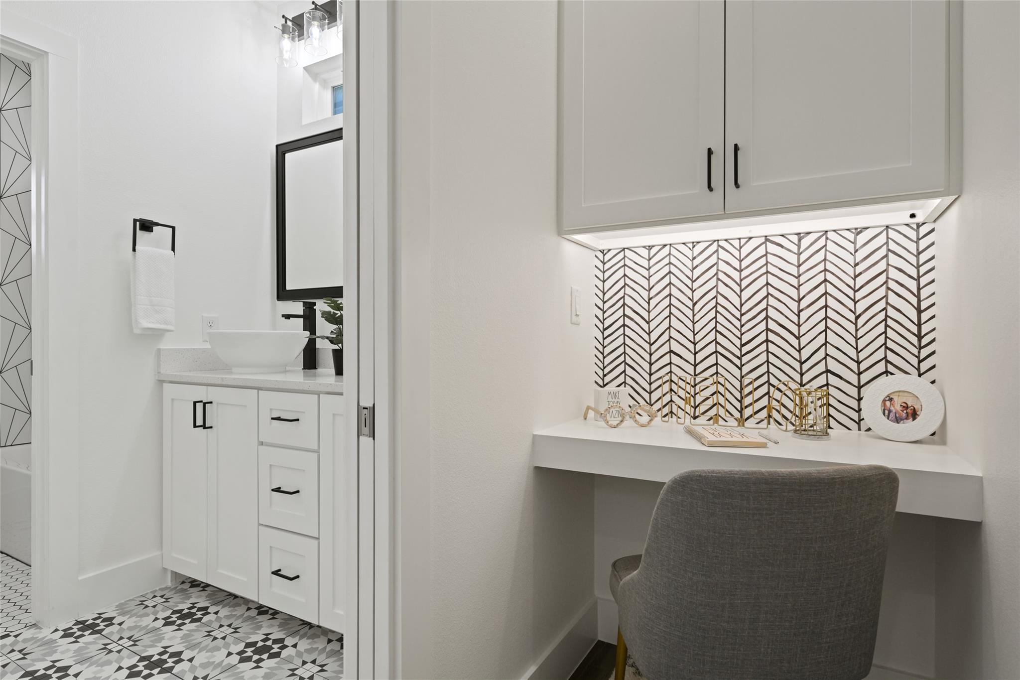 2102 E 2nd St # 2, Austin, TX 78702