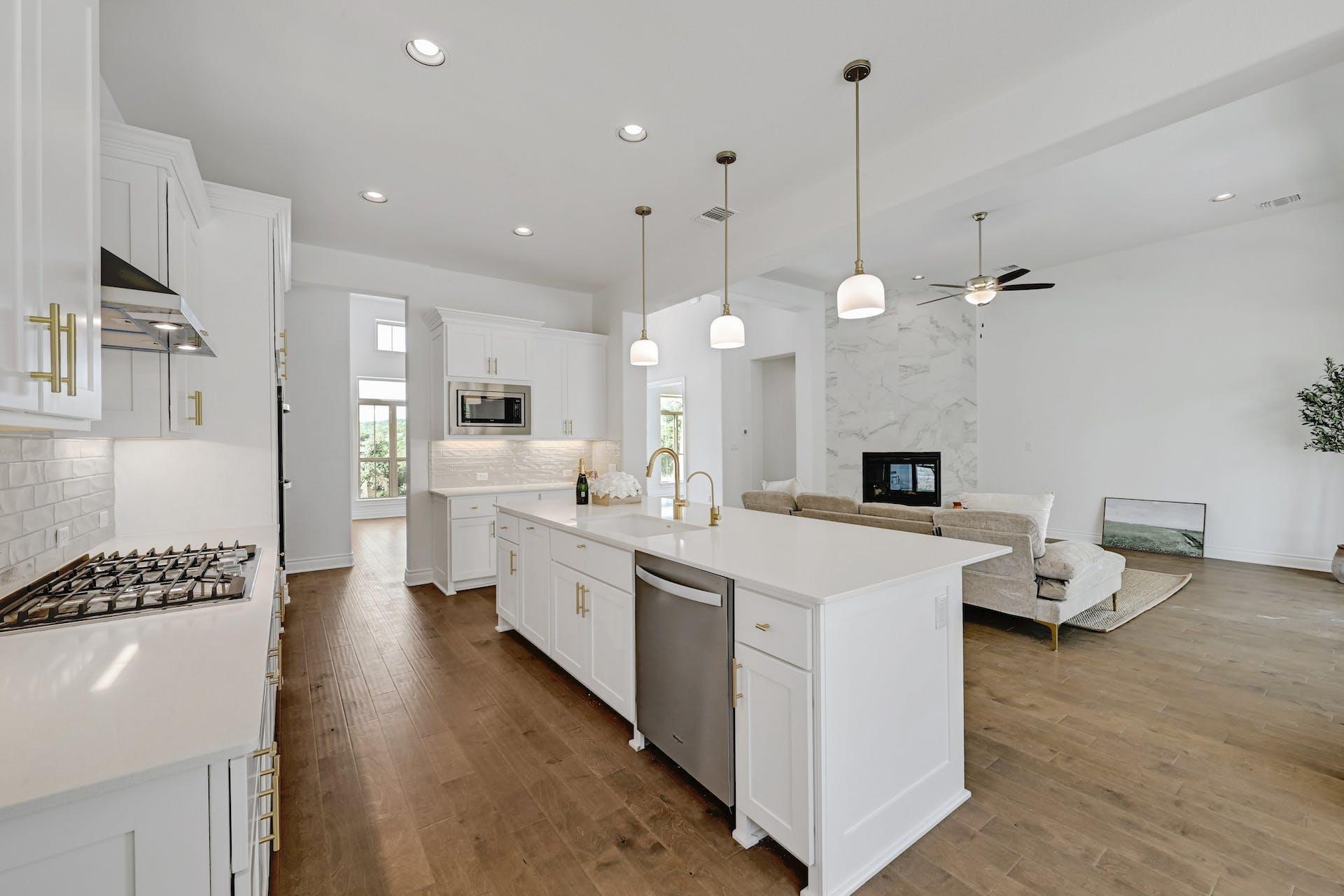 905 CRESTONE STREAM Dr, Austin, TX 78738