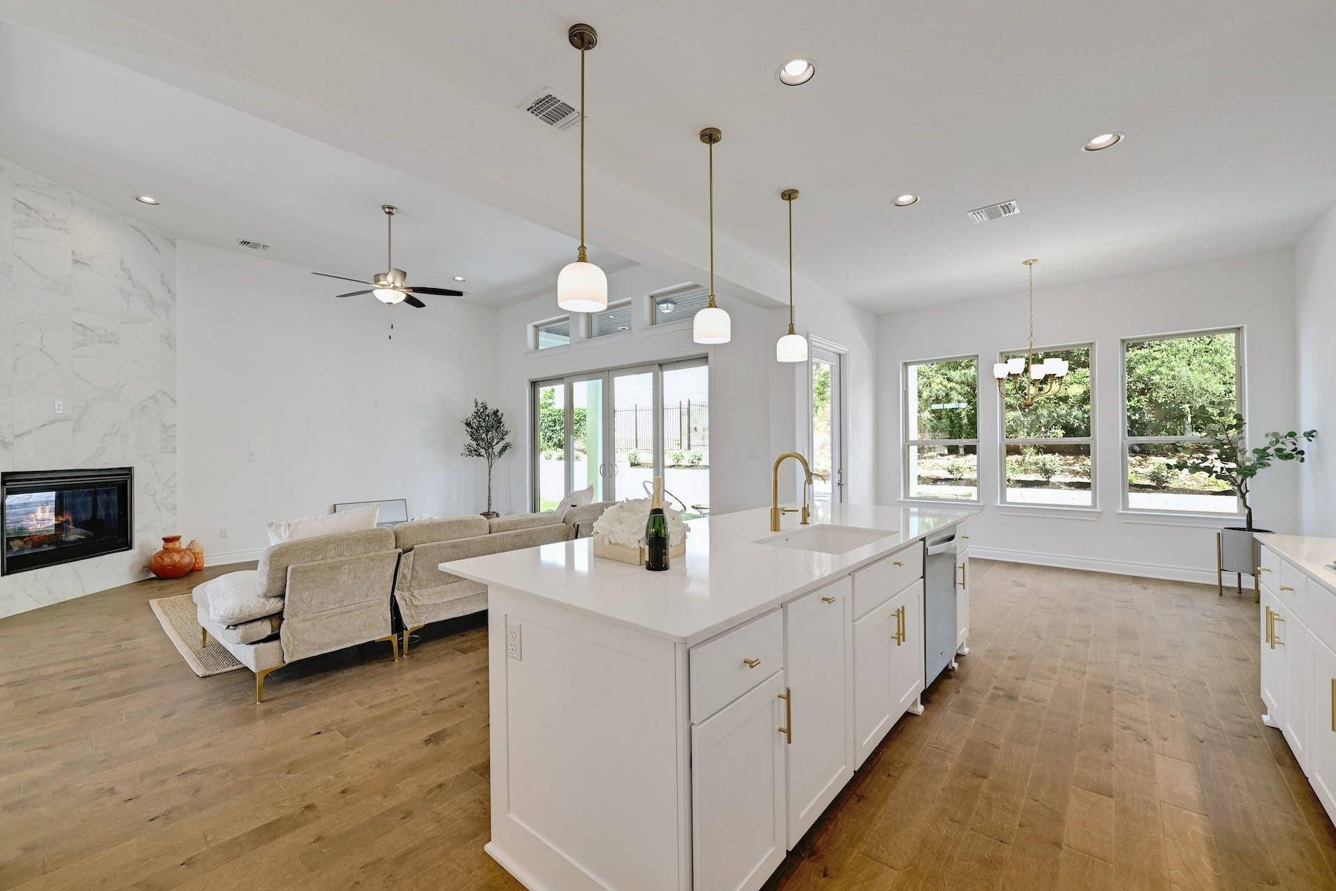 905 CRESTONE STREAM Dr, Austin, TX 78738