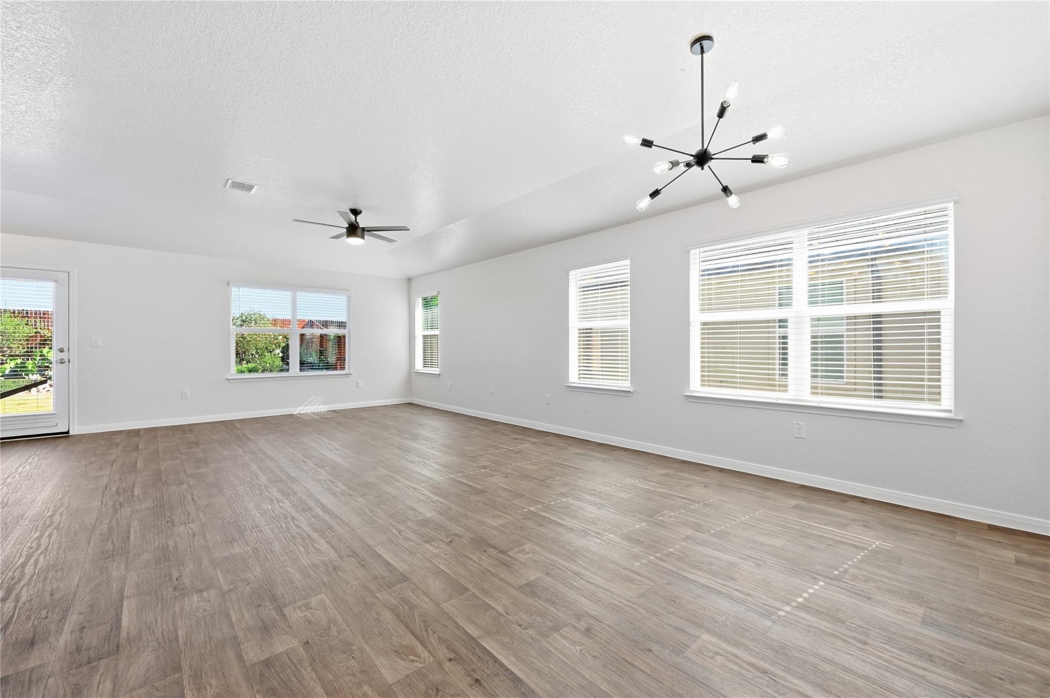 606 Quarton Dr, Hutto, TX 78634