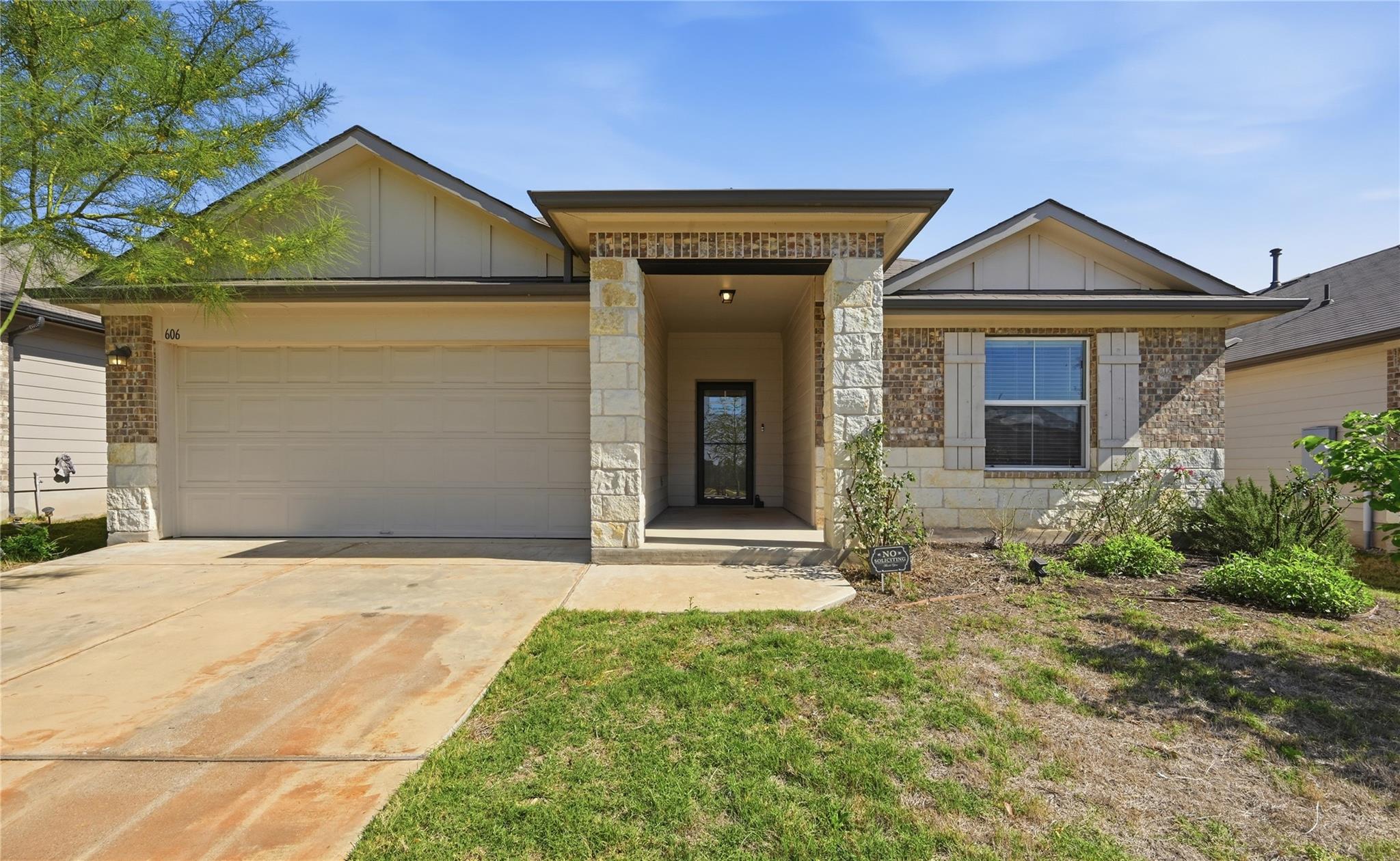 606 Quarton Dr, Hutto, TX 78634