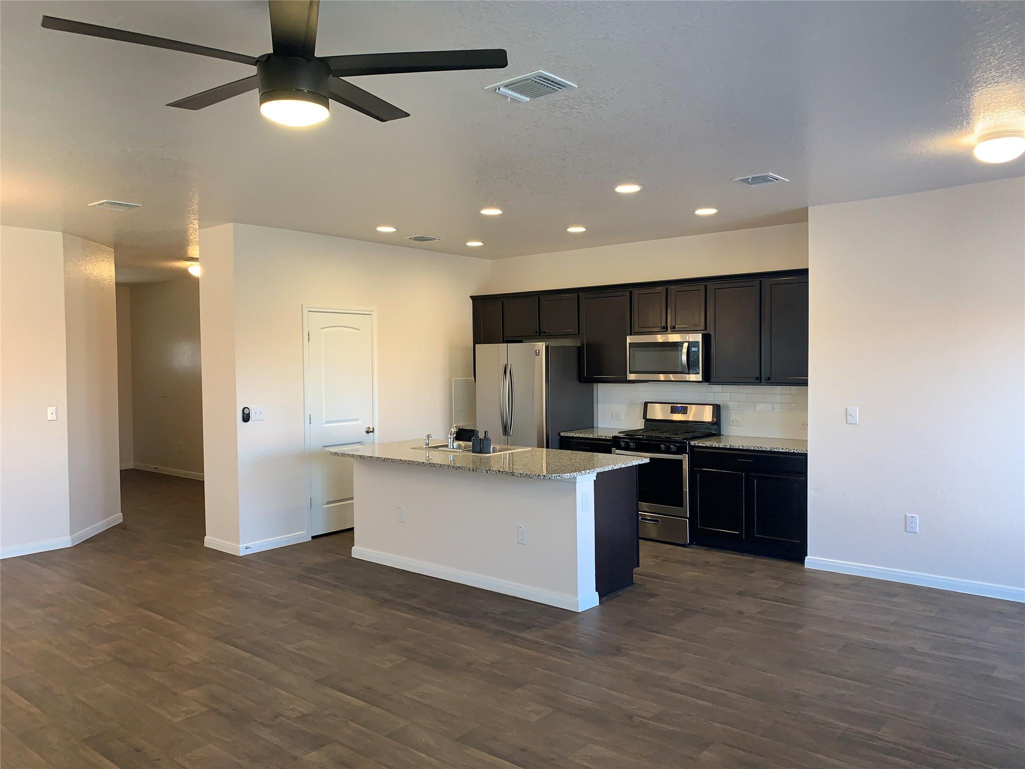 606 Quarton Dr, Hutto, TX 78634