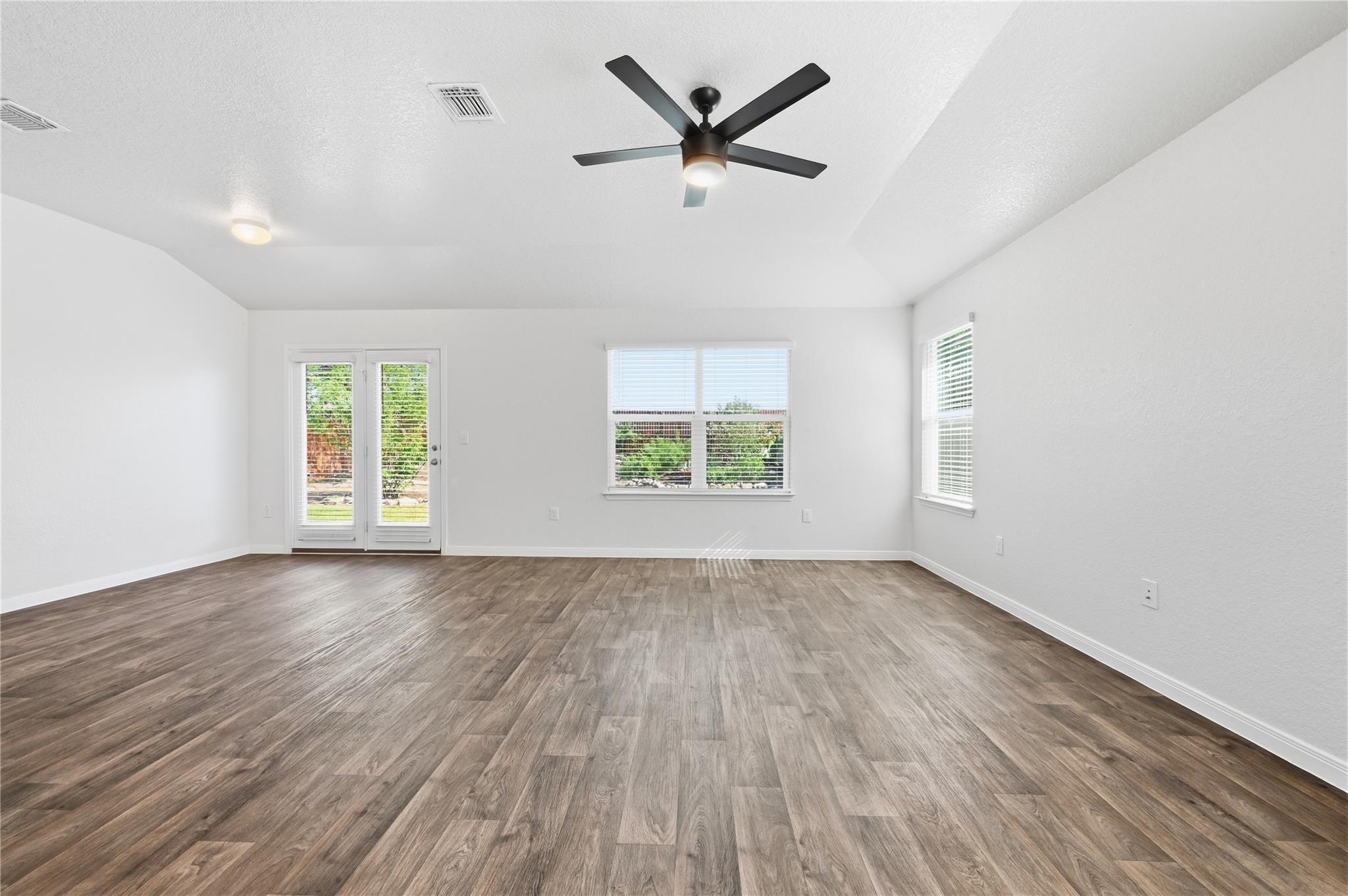 606 Quarton Dr, Hutto, TX 78634