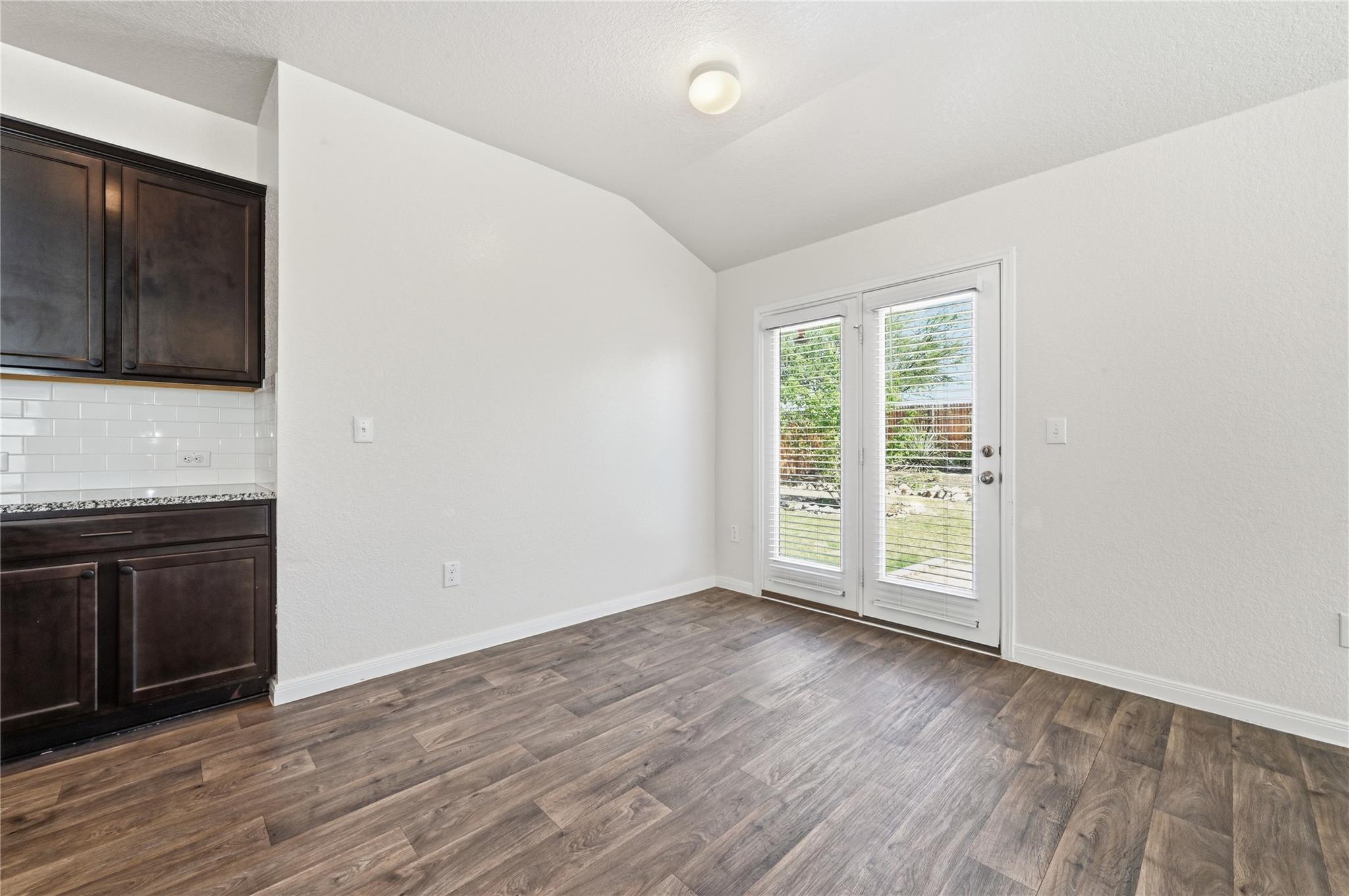 606 Quarton Dr, Hutto, TX 78634