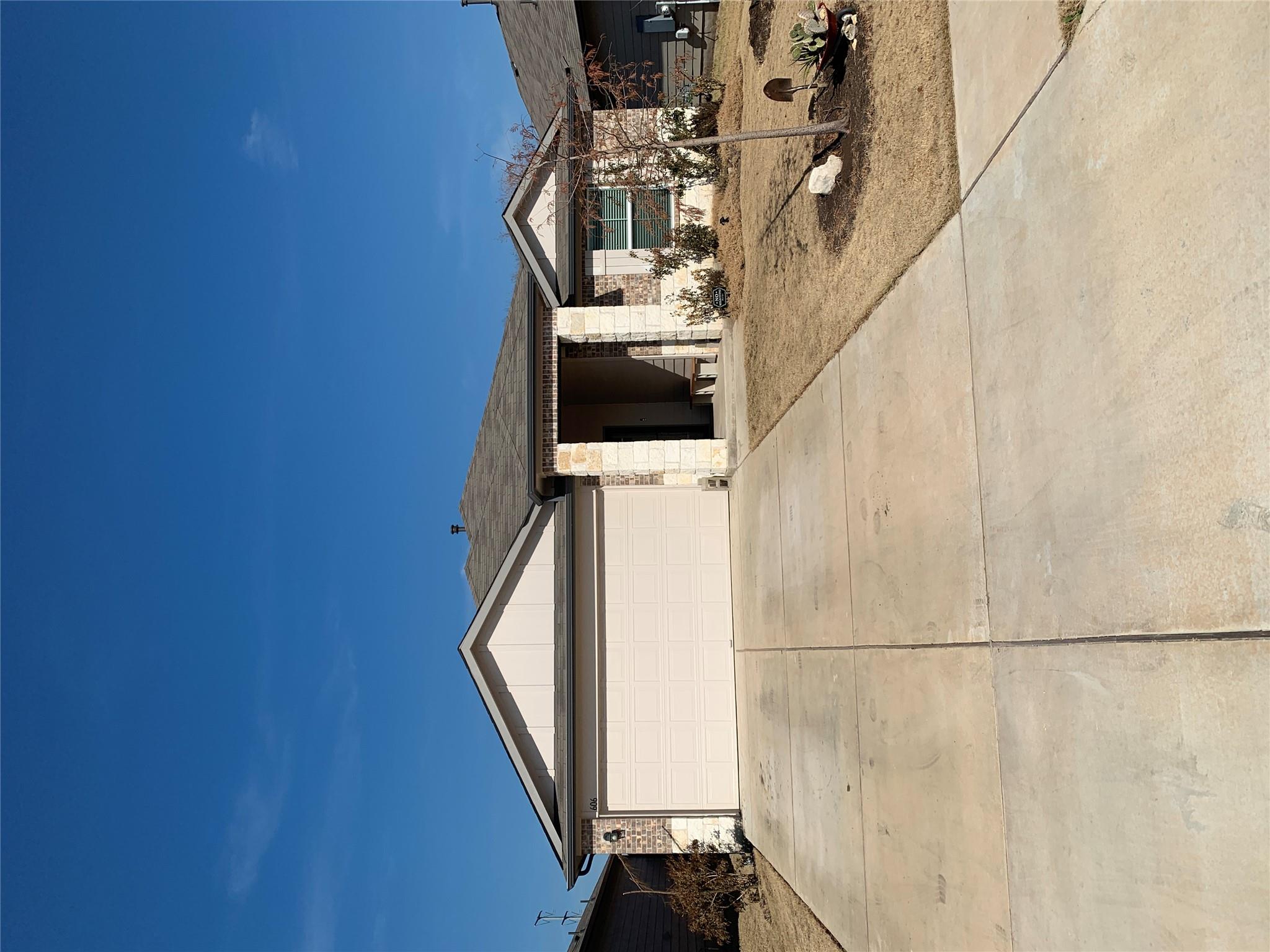 606 Quarton Dr, Hutto, TX 78634