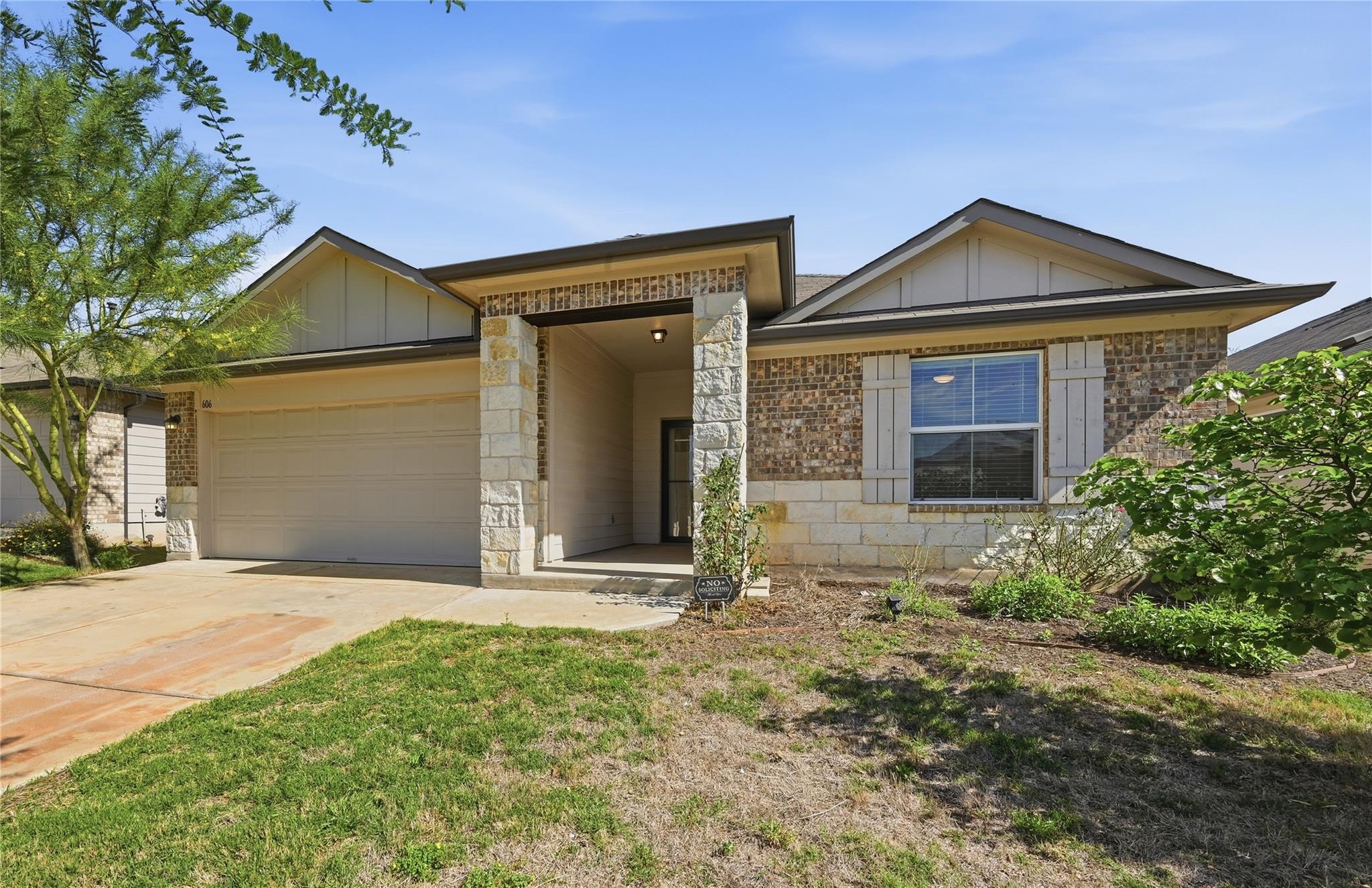 606 Quarton Dr, Hutto, TX 78634