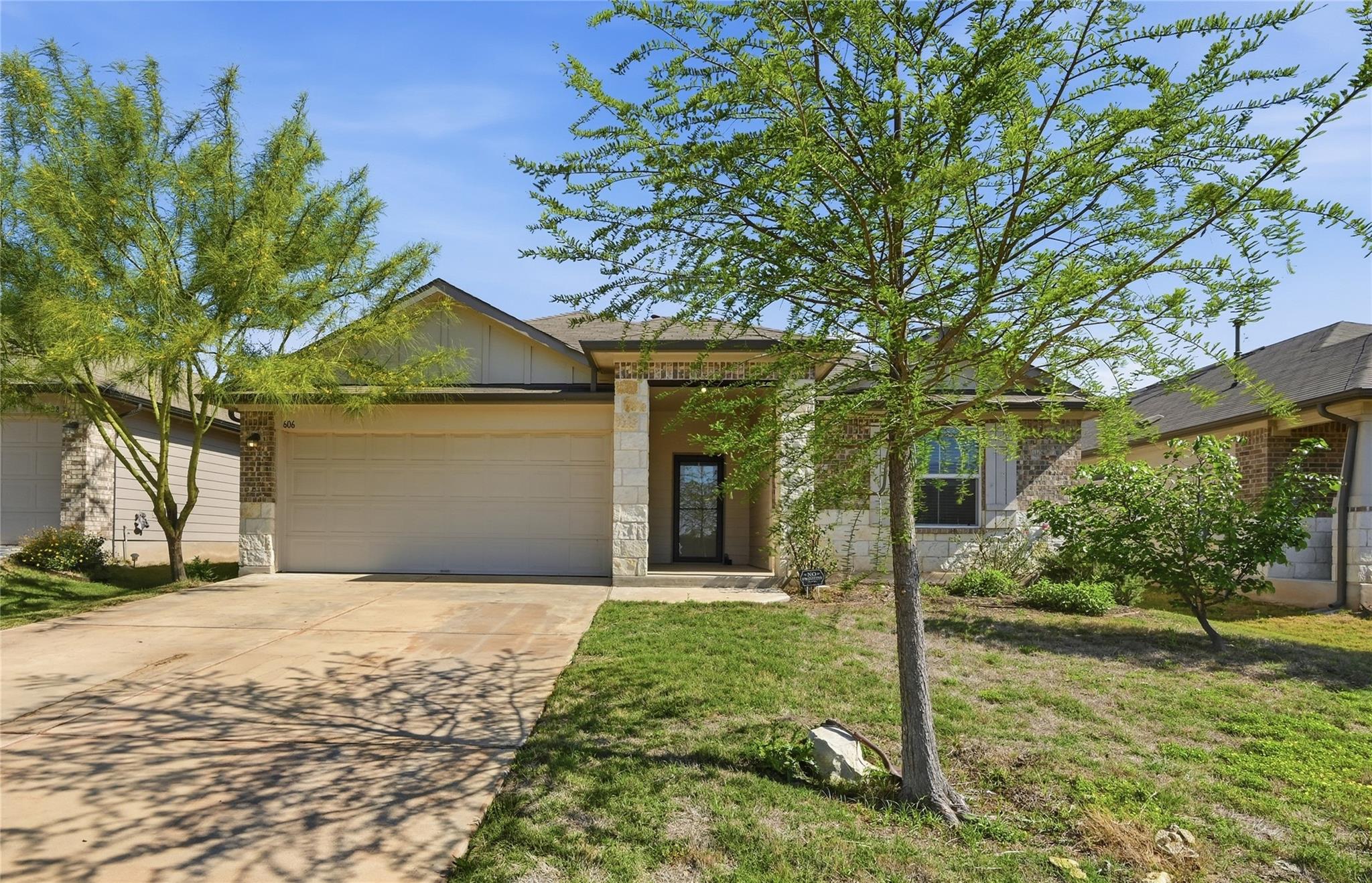 606 Quarton Dr, Hutto, TX 78634