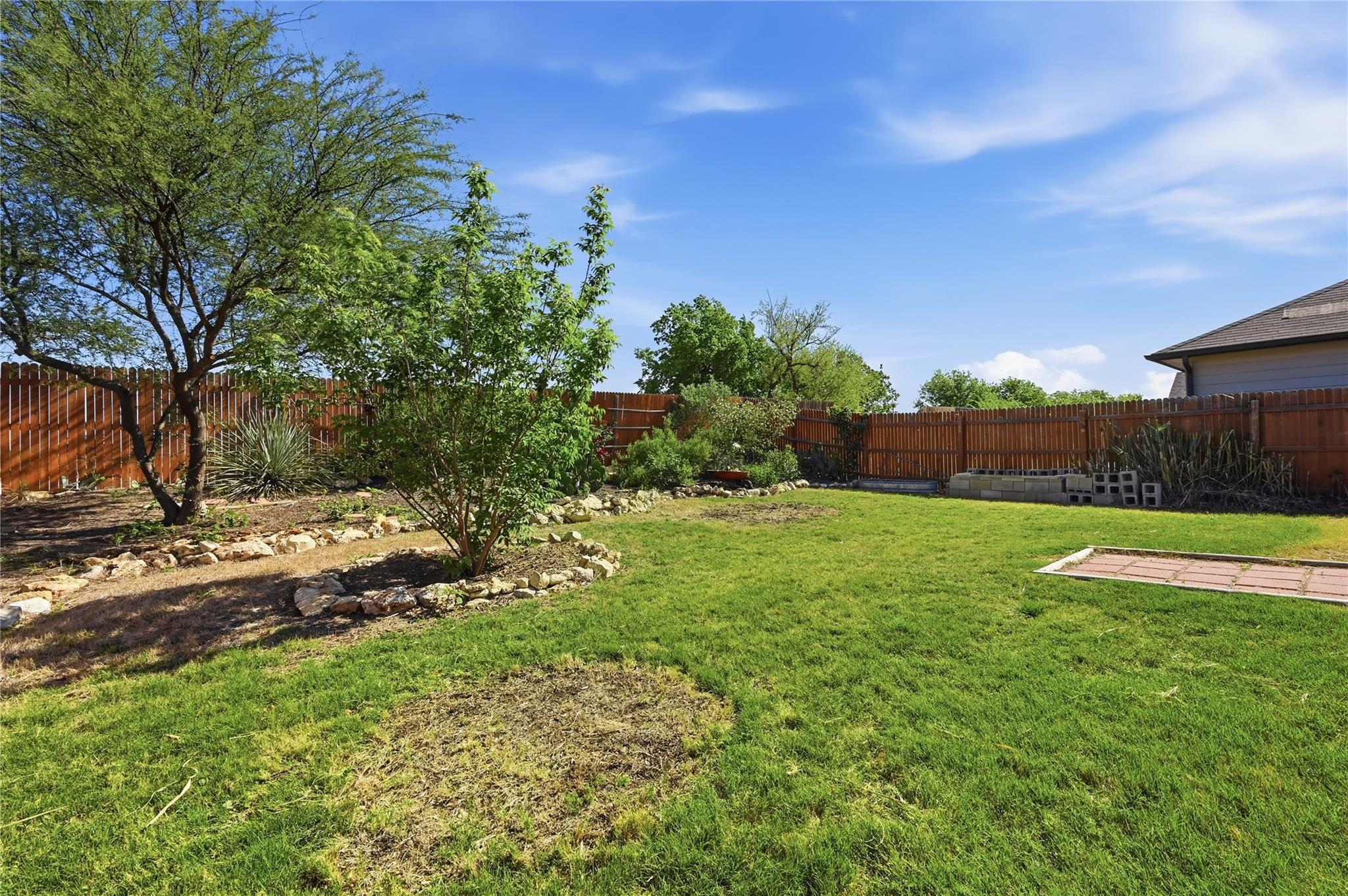 606 Quarton Dr, Hutto, TX 78634