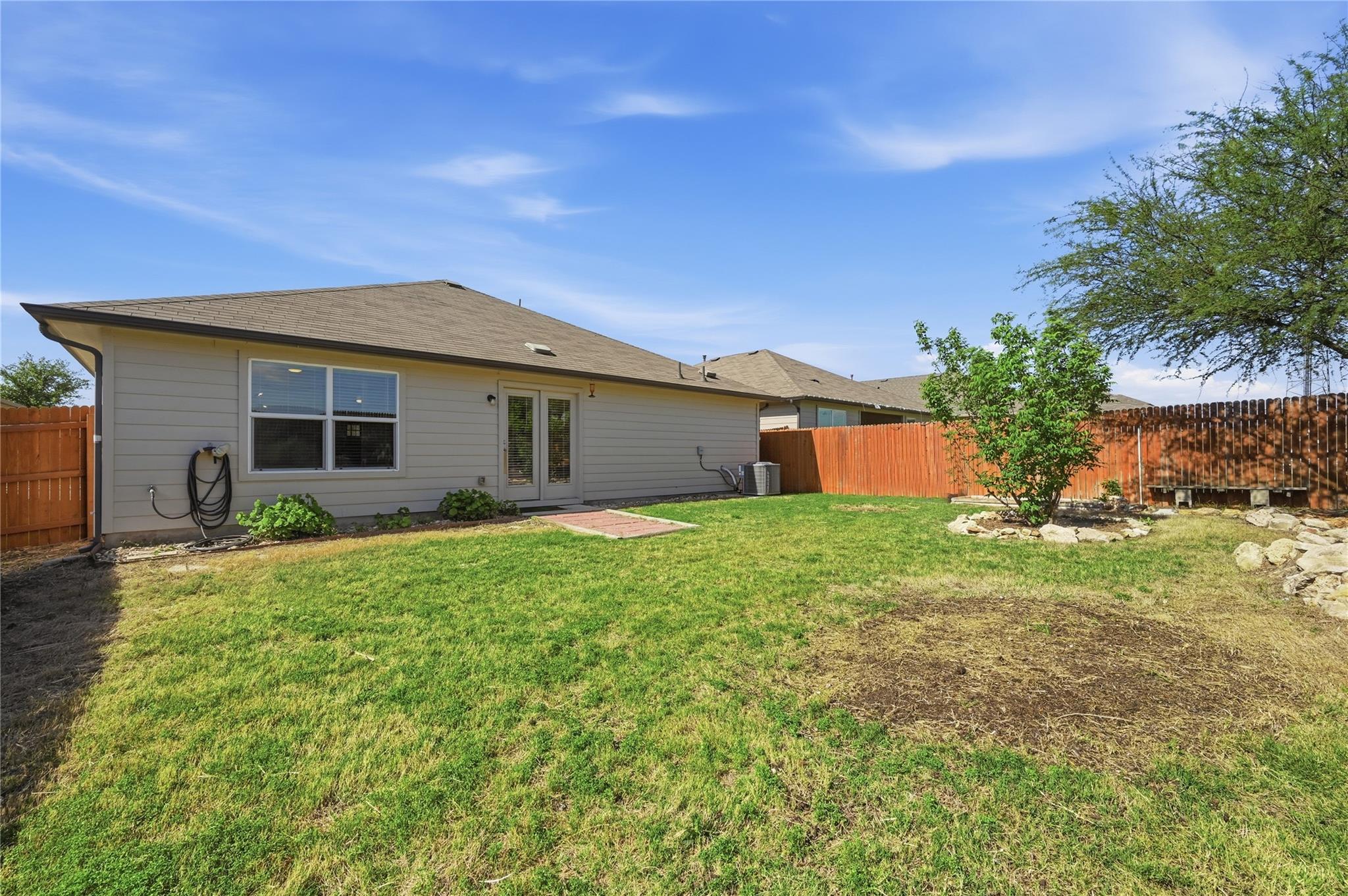 606 Quarton Dr, Hutto, TX 78634