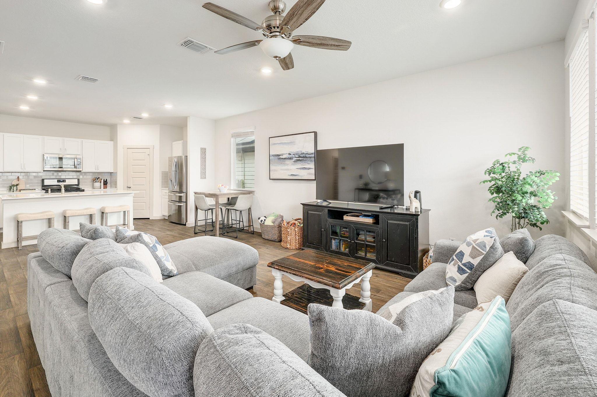 224 Lavaca River Ln, Hutto, TX 78634