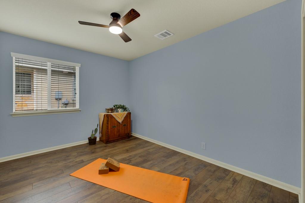 2210 Meadow View Dr, San Marcos, TX 78666