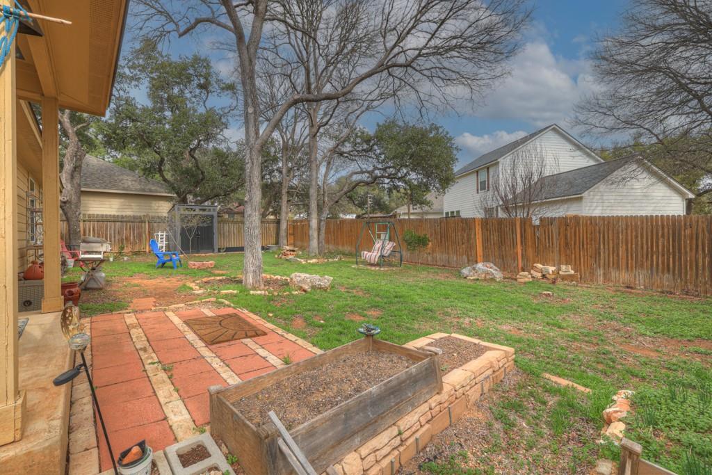 2210 Meadow View Dr, San Marcos, TX 78666