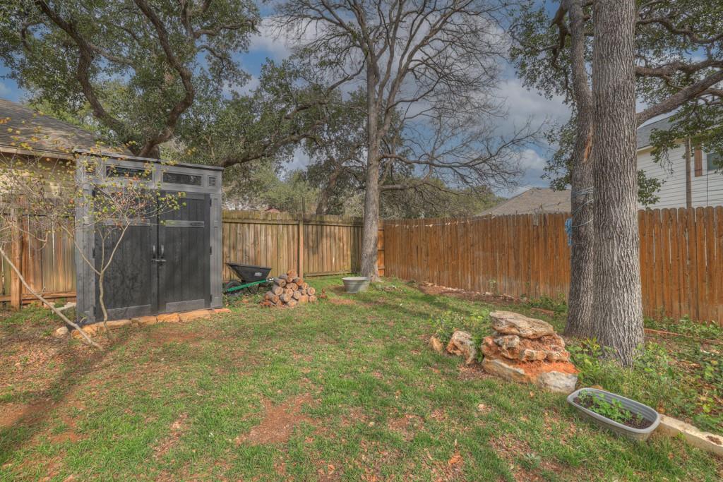 2210 Meadow View Dr, San Marcos, TX 78666