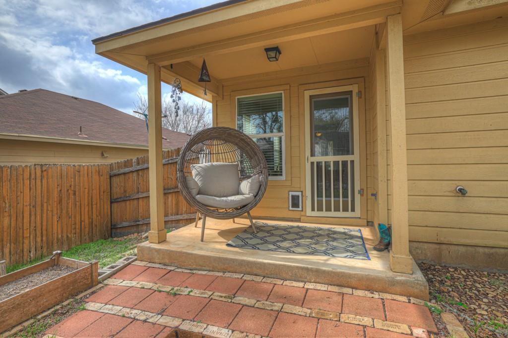 2210 Meadow View Dr, San Marcos, TX 78666