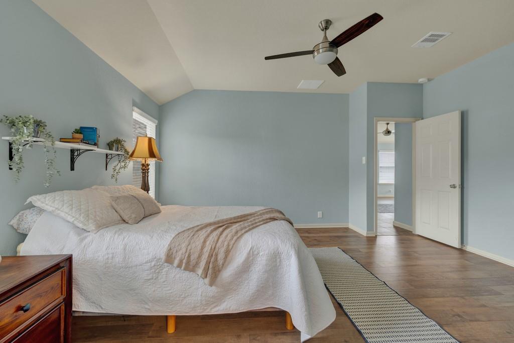 2210 Meadow View Dr, San Marcos, TX 78666