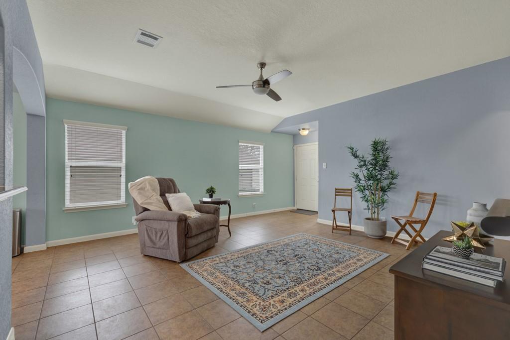 2210 Meadow View Dr, San Marcos, TX 78666