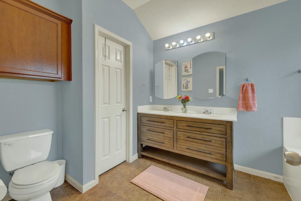 2210 Meadow View Dr, San Marcos, TX 78666