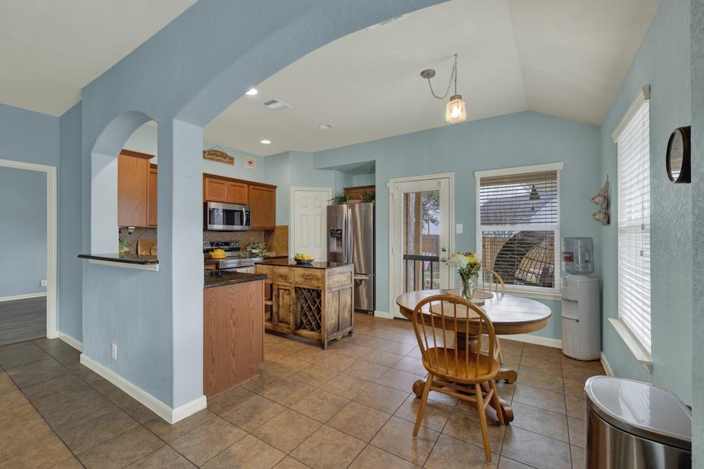 2210 Meadow View Dr, San Marcos, TX 78666