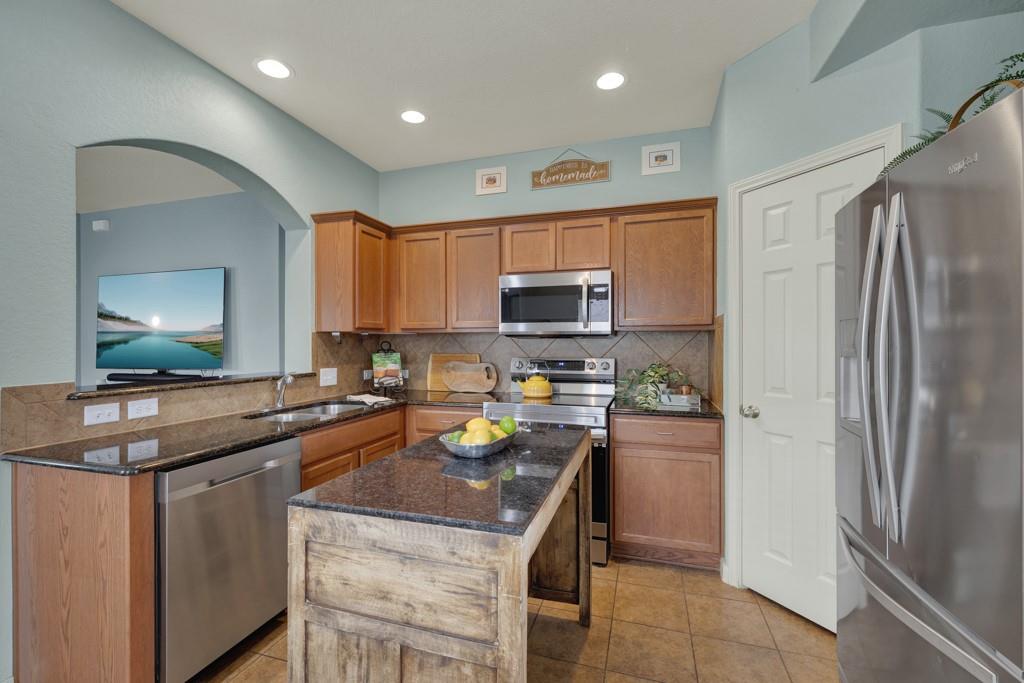 2210 Meadow View Dr, San Marcos, TX 78666