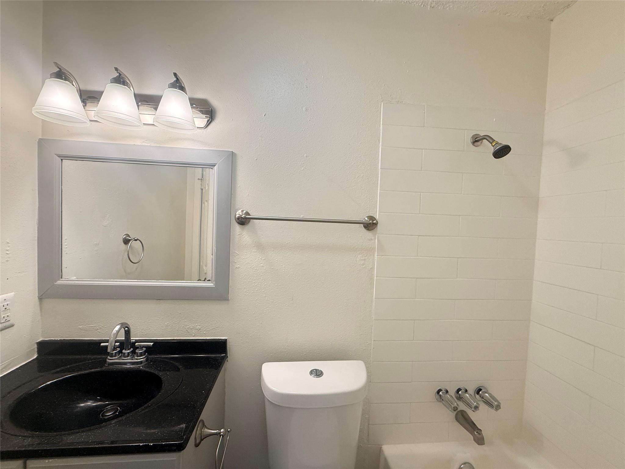 2607 Ektom Dr # B, Austin, TX 78745