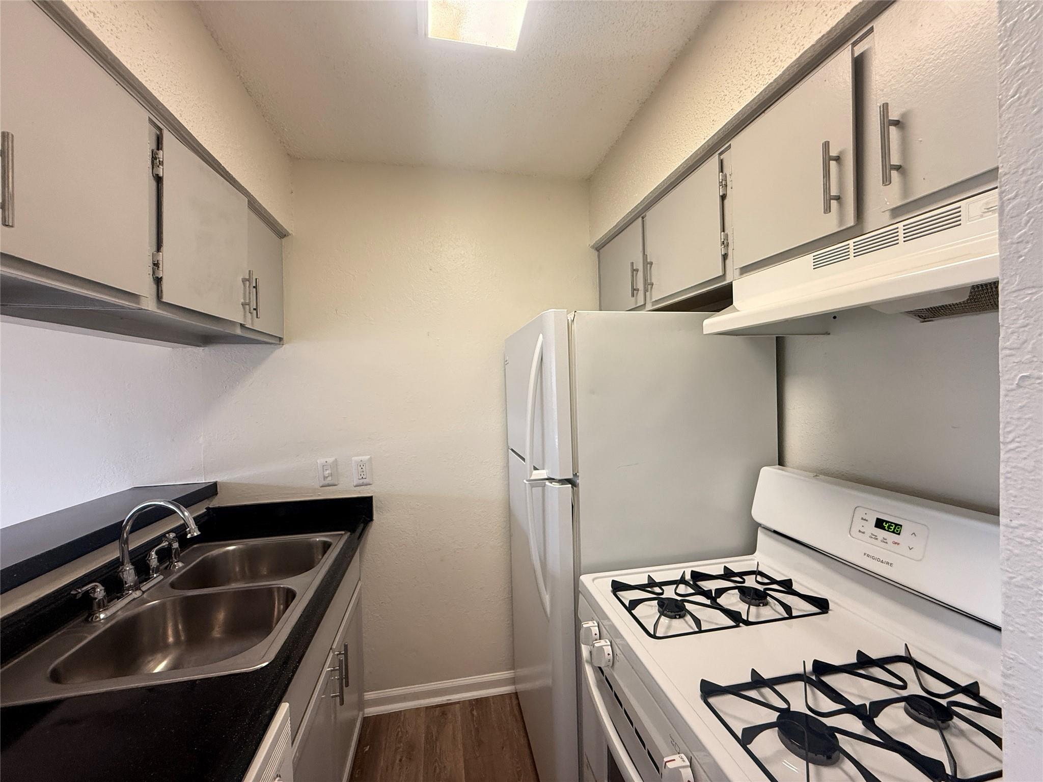 2607 Ektom Dr # B, Austin, TX 78745