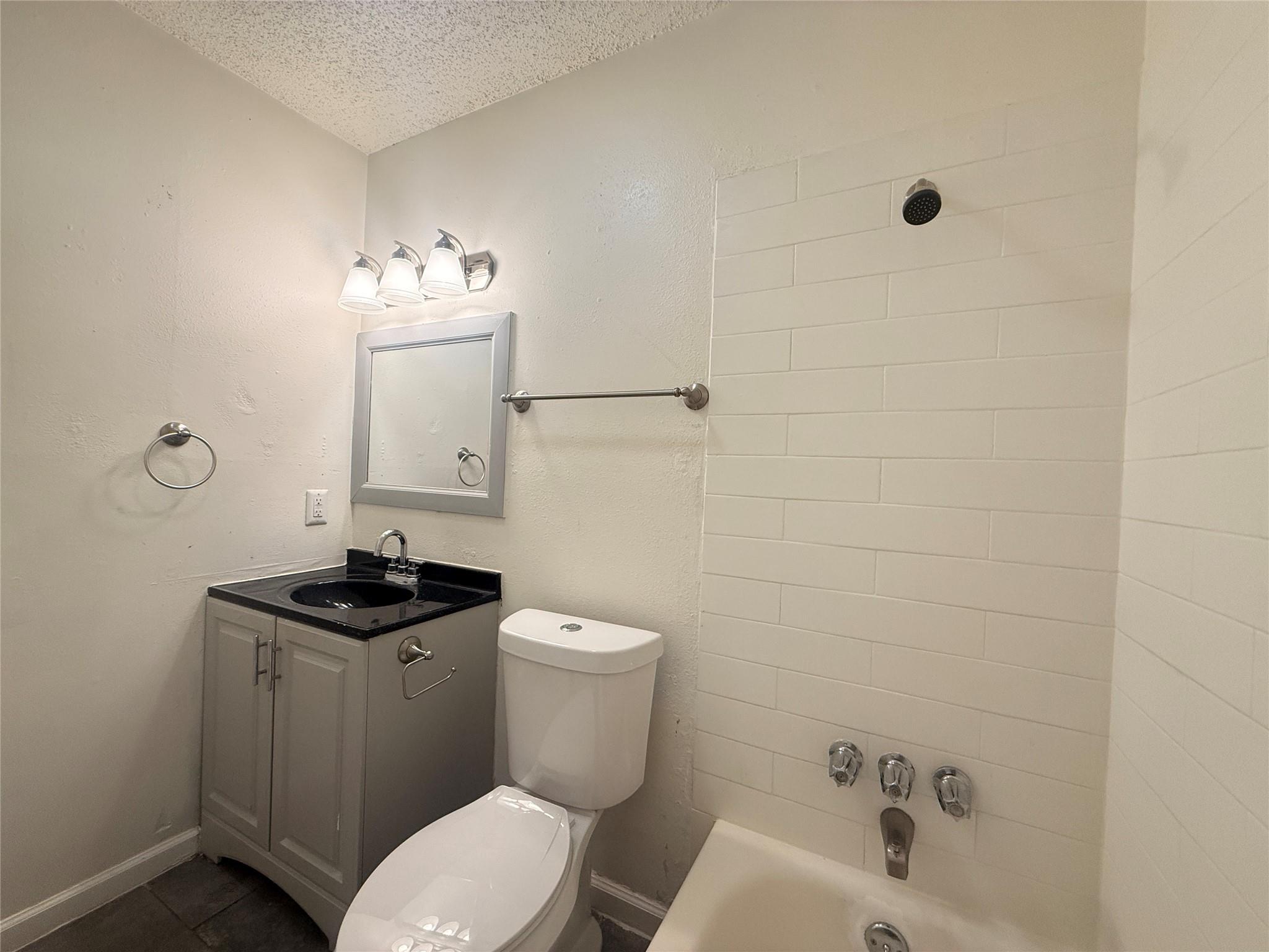 2607 Ektom Dr # B, Austin, TX 78745