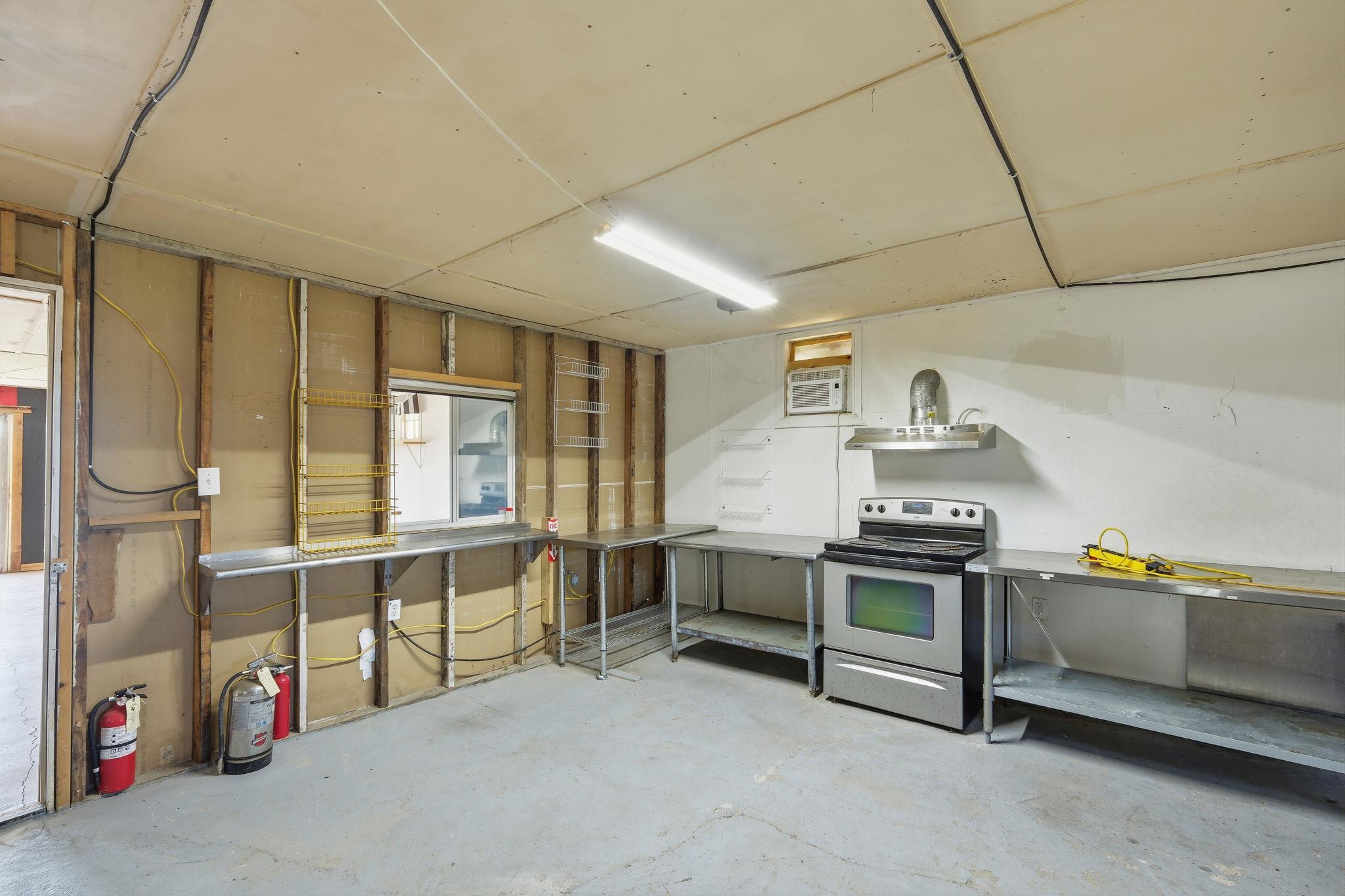 110 County Road 421, Thorndale, TX 76577