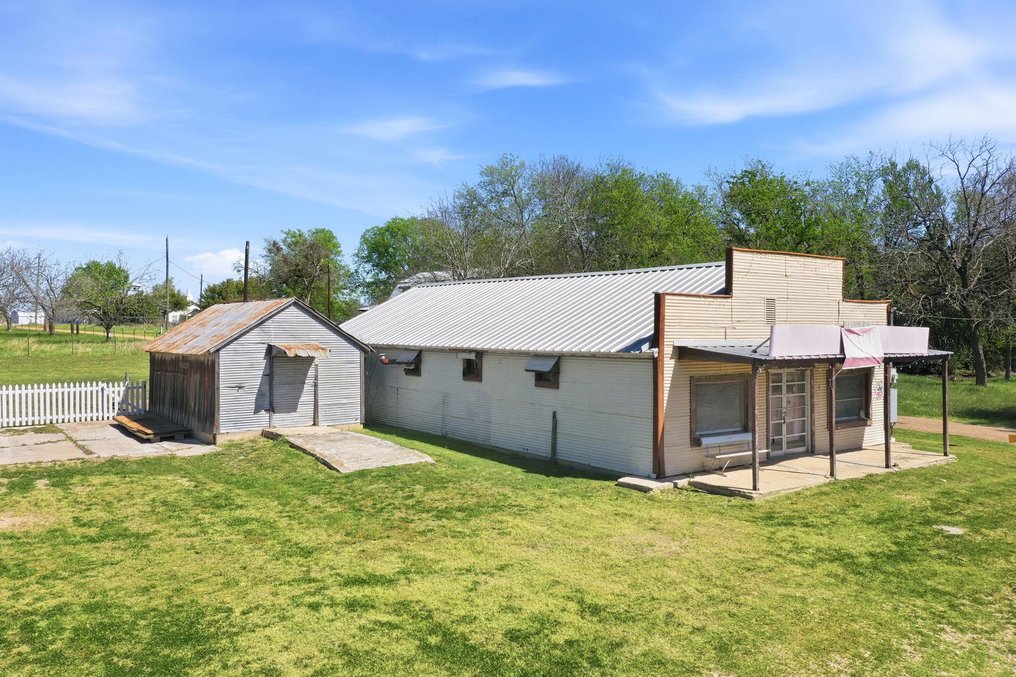 110 County Road 421, Thorndale, TX 76577