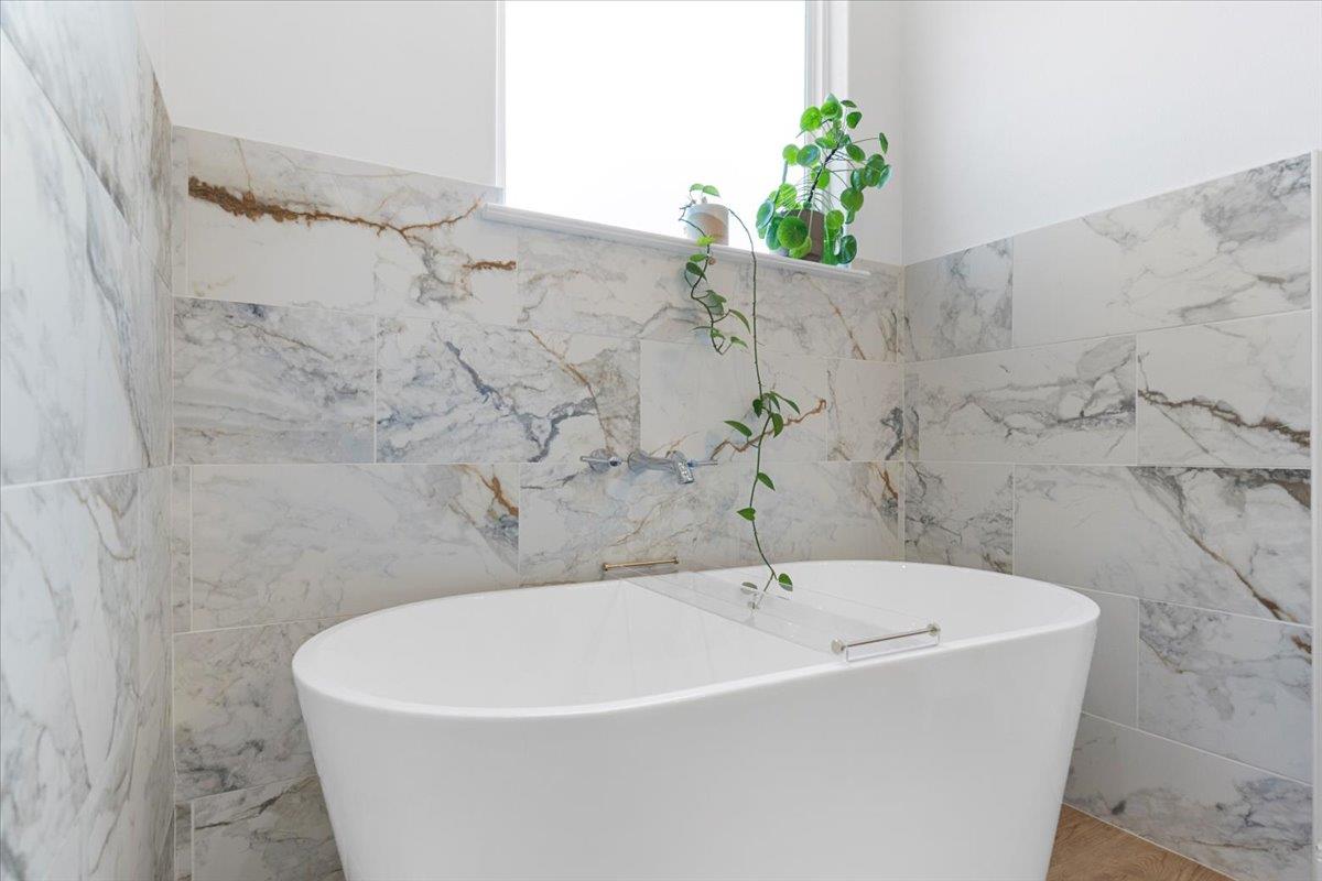 133 Lake Point Way, Bastrop, TX 78602