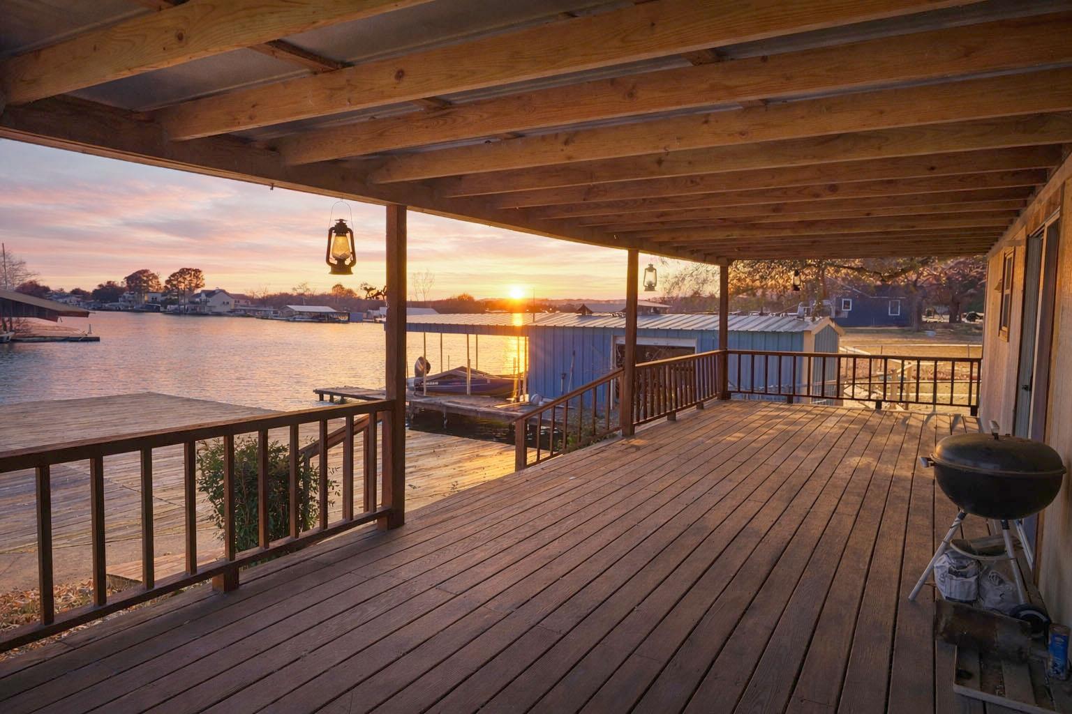 114 Shady Circle Dr, Sunrise Beach Village, TX 78643