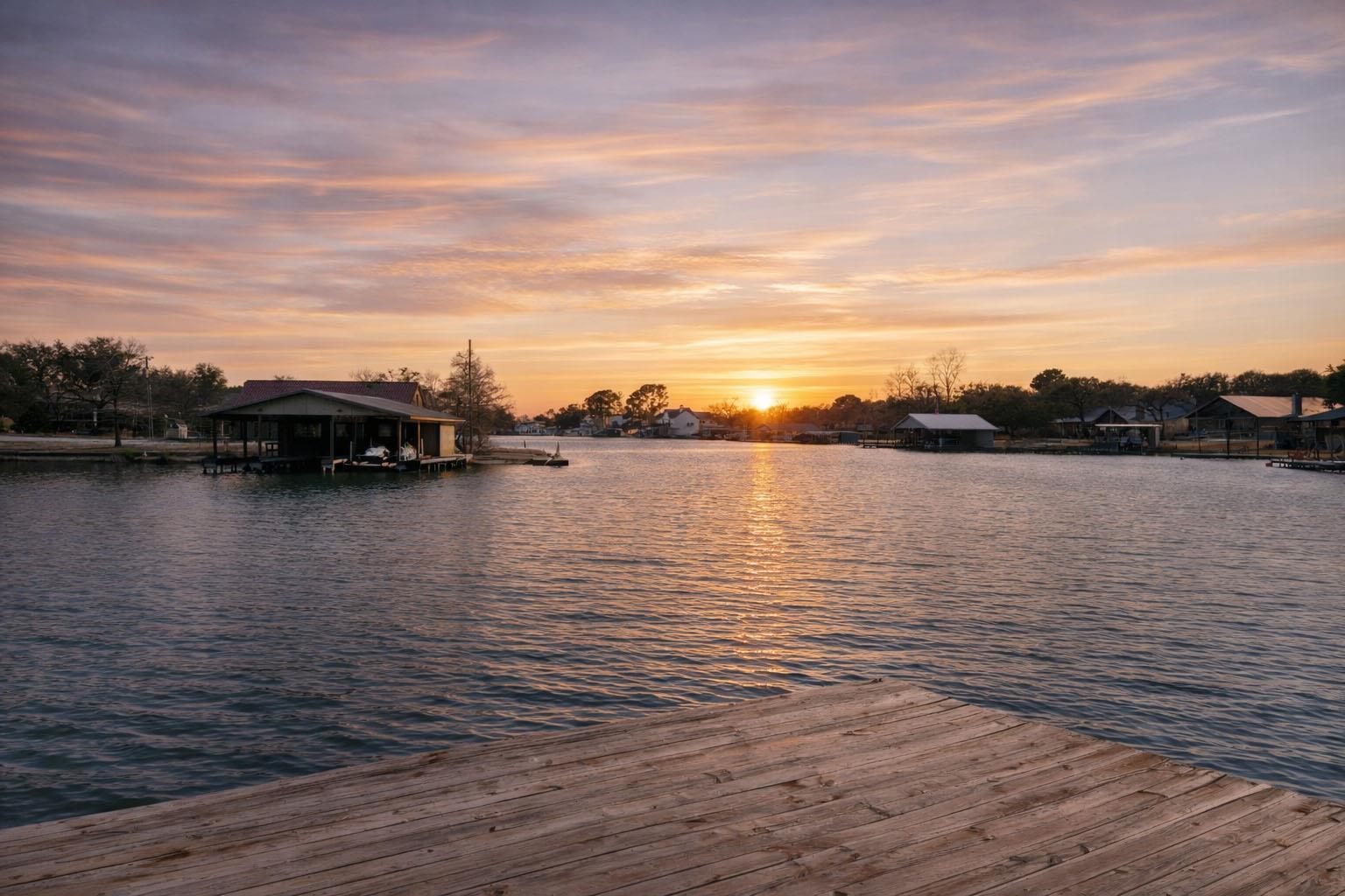 114 Shady Circle Dr, Sunrise Beach Village, TX 78643