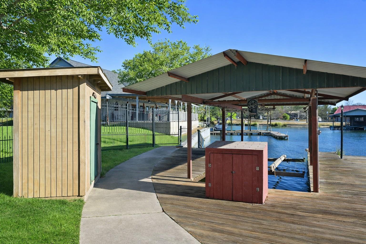 114 Shady Circle Dr, Sunrise Beach Village, TX 78643