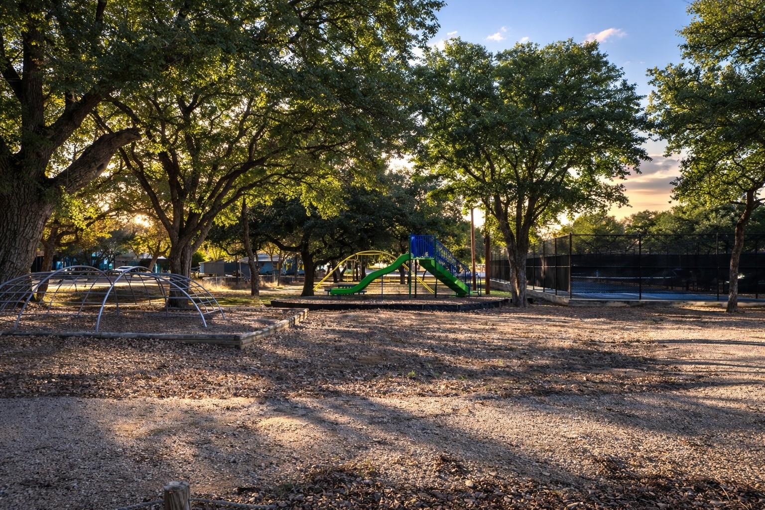 114 Shady Circle Dr, Sunrise Beach Village, TX 78643