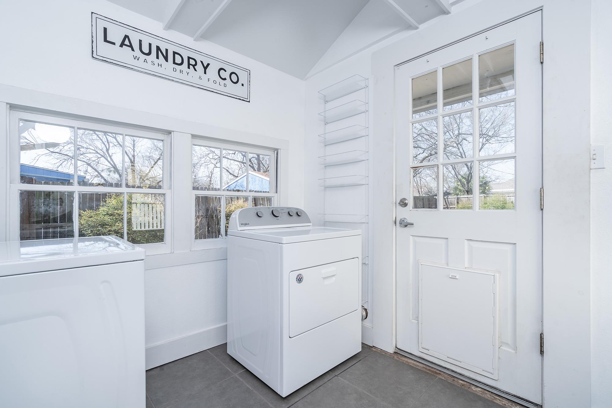 1012 W 6th St, Taylor, TX 76574