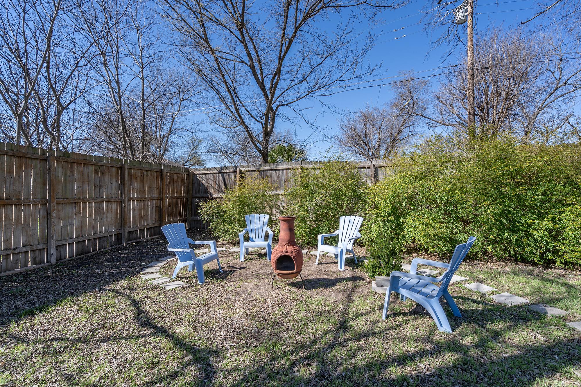 1012 W 6th St, Taylor, TX 76574