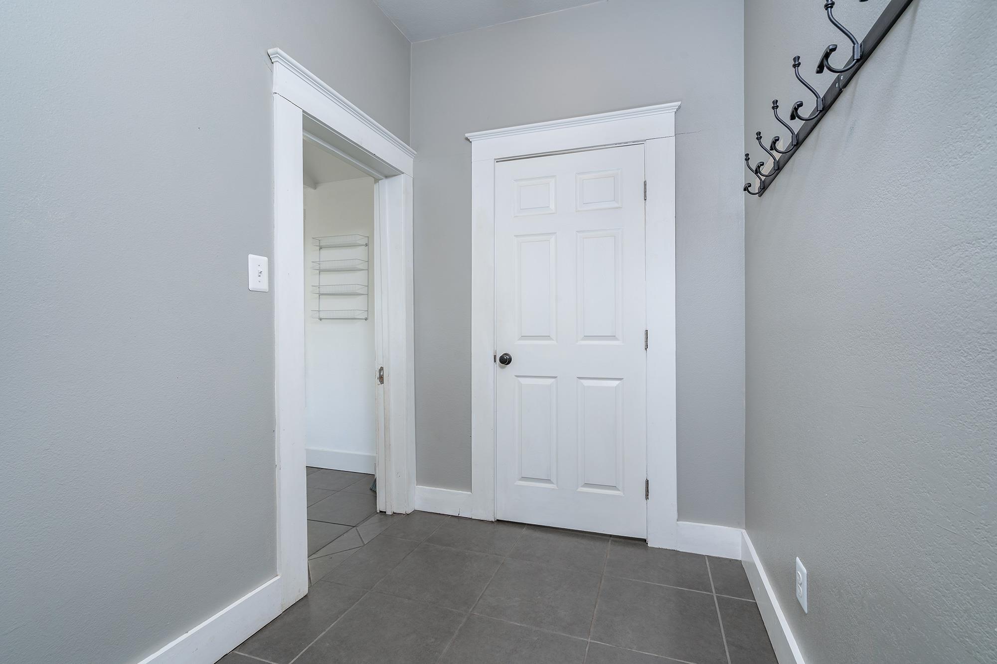 1012 W 6th St, Taylor, TX 76574