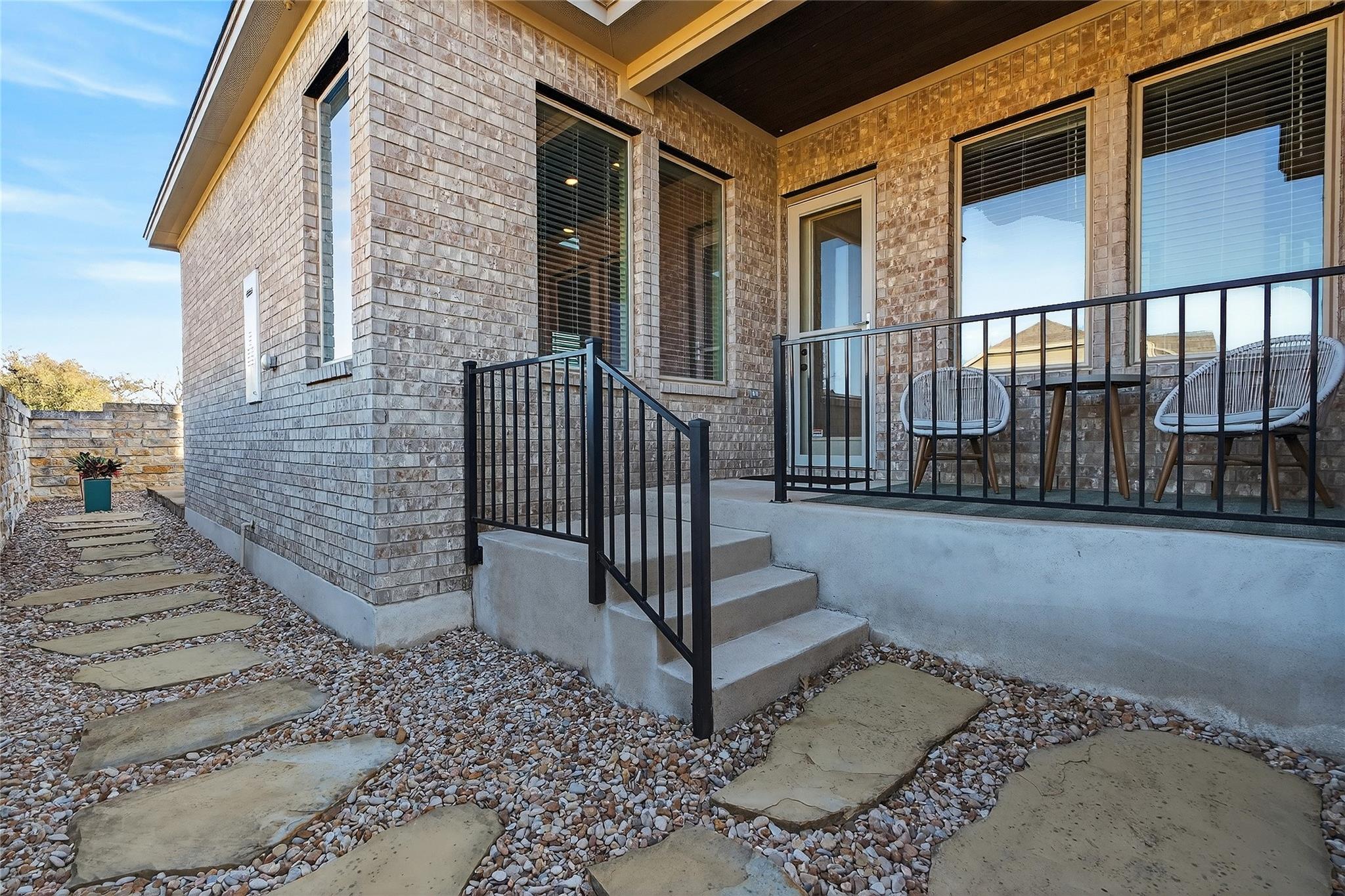 156 Village Oak Dr, Austin, TX 78737