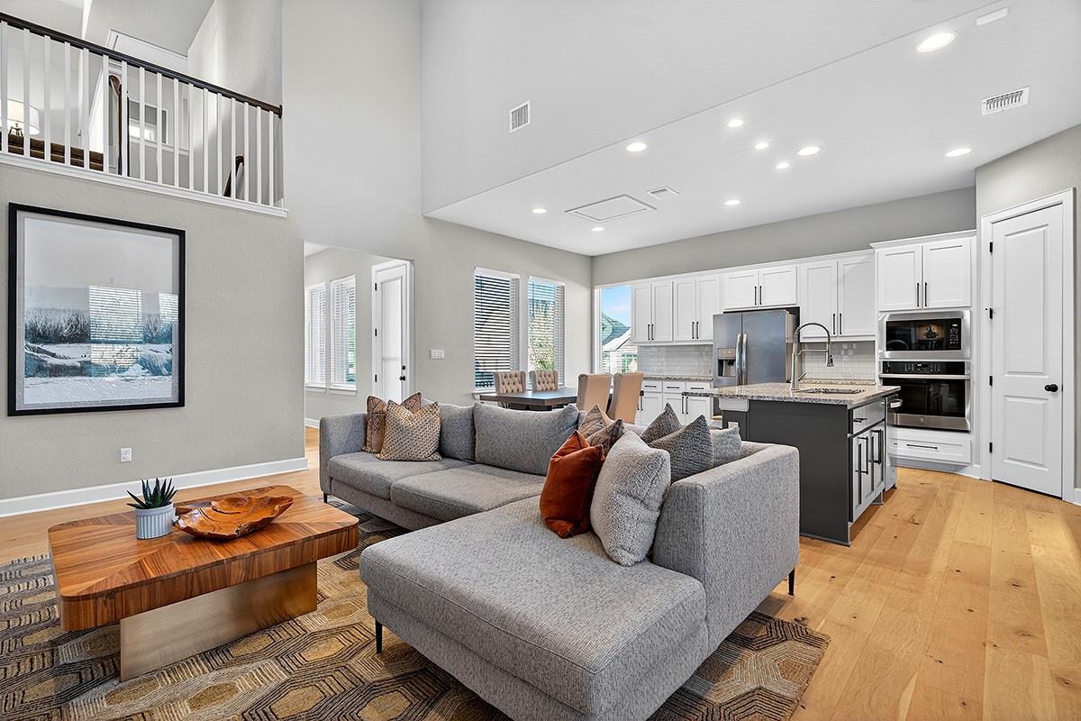 156 Village Oak Dr, Austin, TX 78737