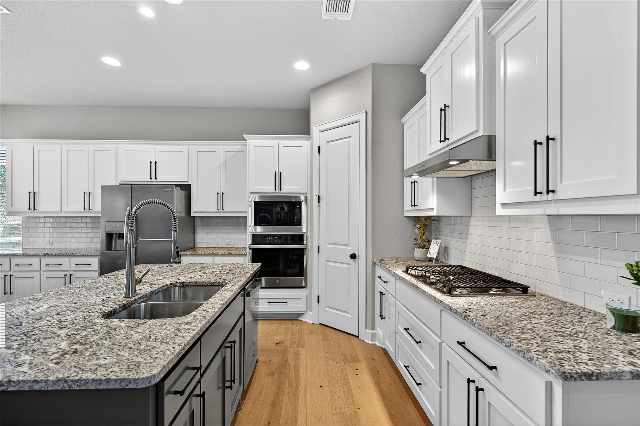 156 Village Oak Dr, Austin, TX 78737