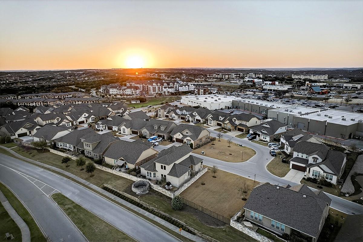 156 Village Oak Dr, Austin, TX 78737