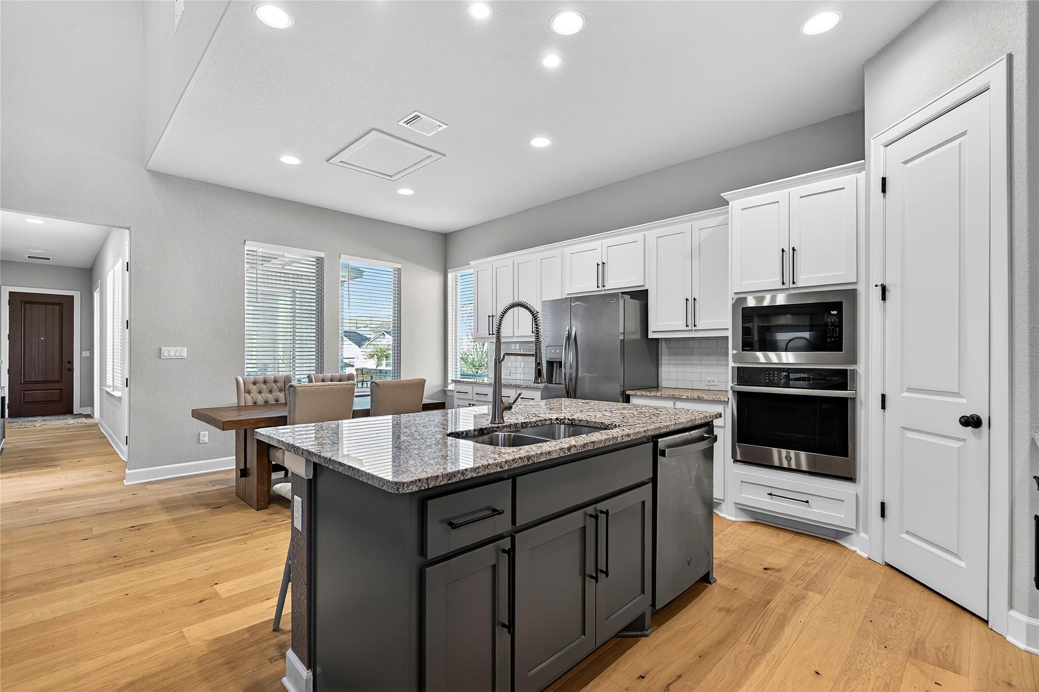 156 Village Oak Dr, Austin, TX 78737