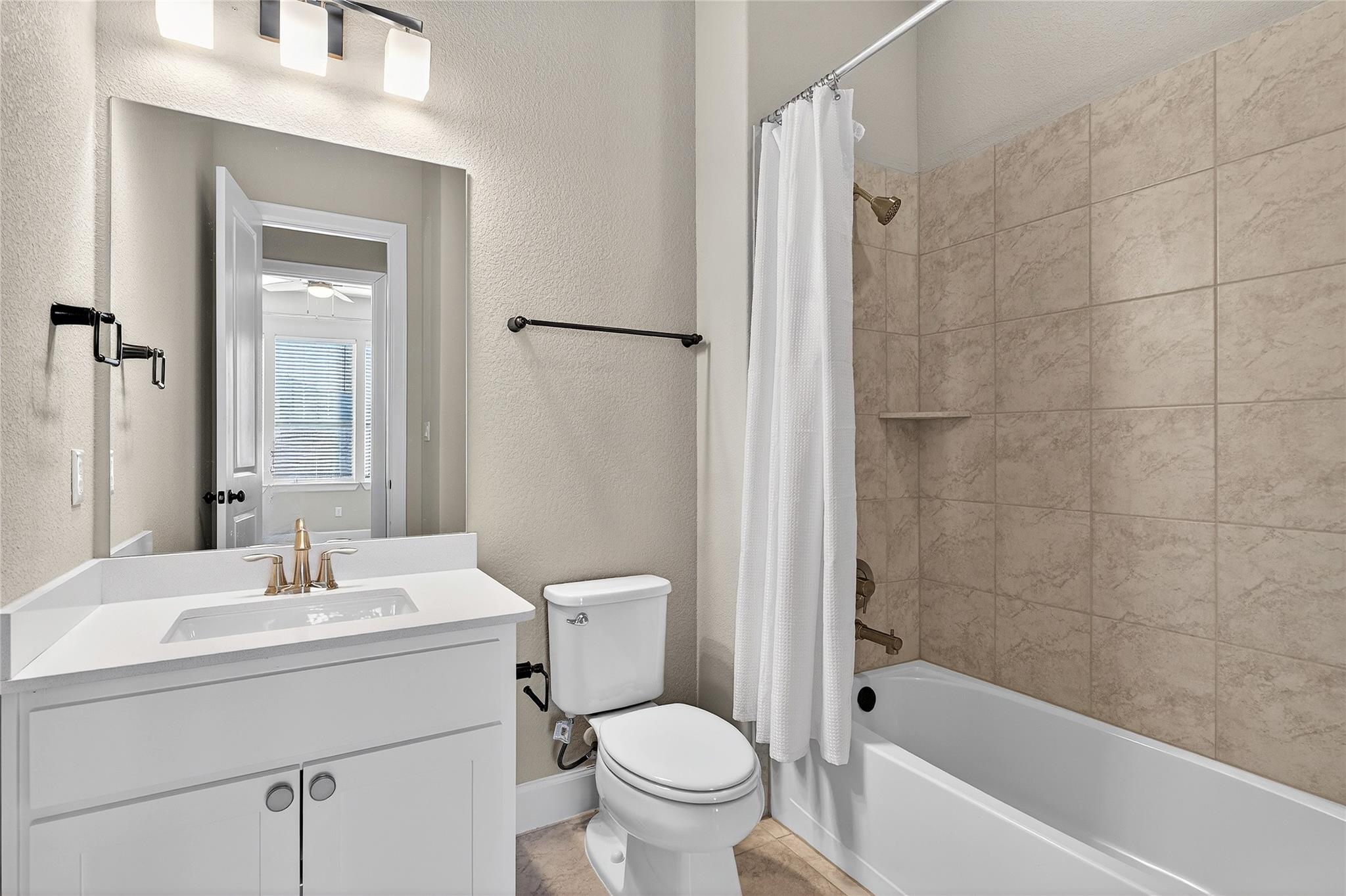 156 Village Oak Dr, Austin, TX 78737