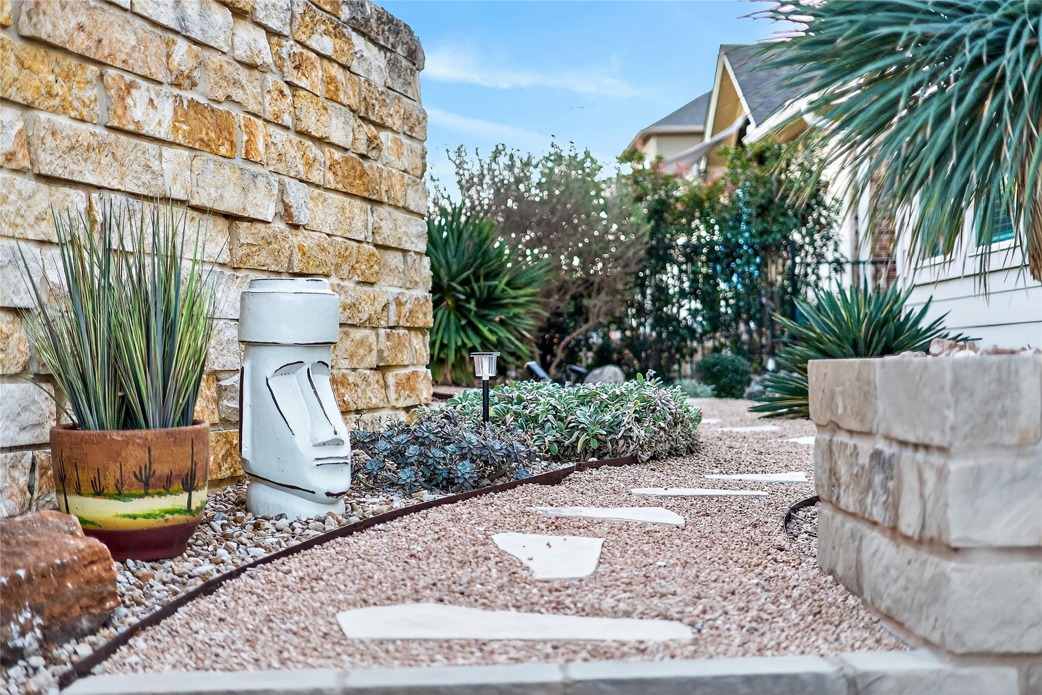 156 Village Oak Dr, Austin, TX 78737