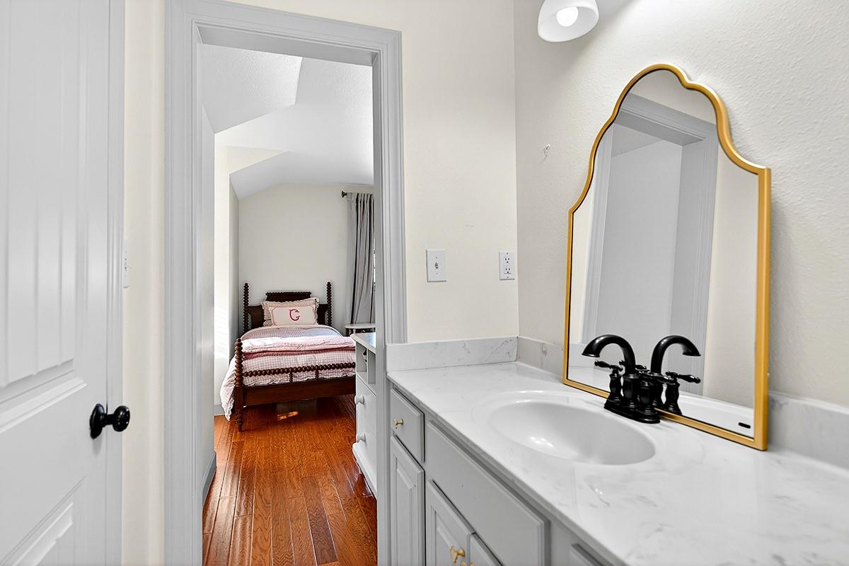 301 Medlin Creek Loop, Dripping Springs, TX 78620