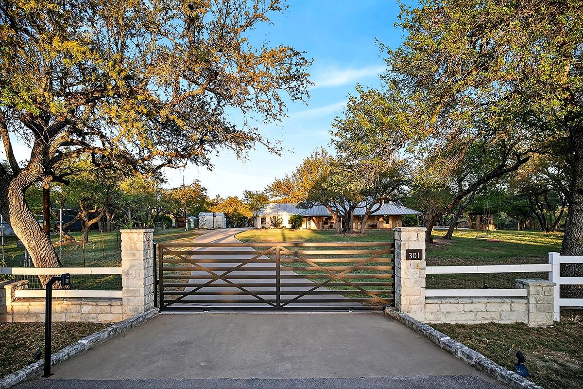 301 Medlin Creek Loop, Dripping Springs, TX 78620