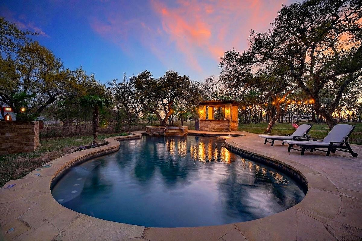 301 Medlin Creek Loop, Dripping Springs, TX 78620