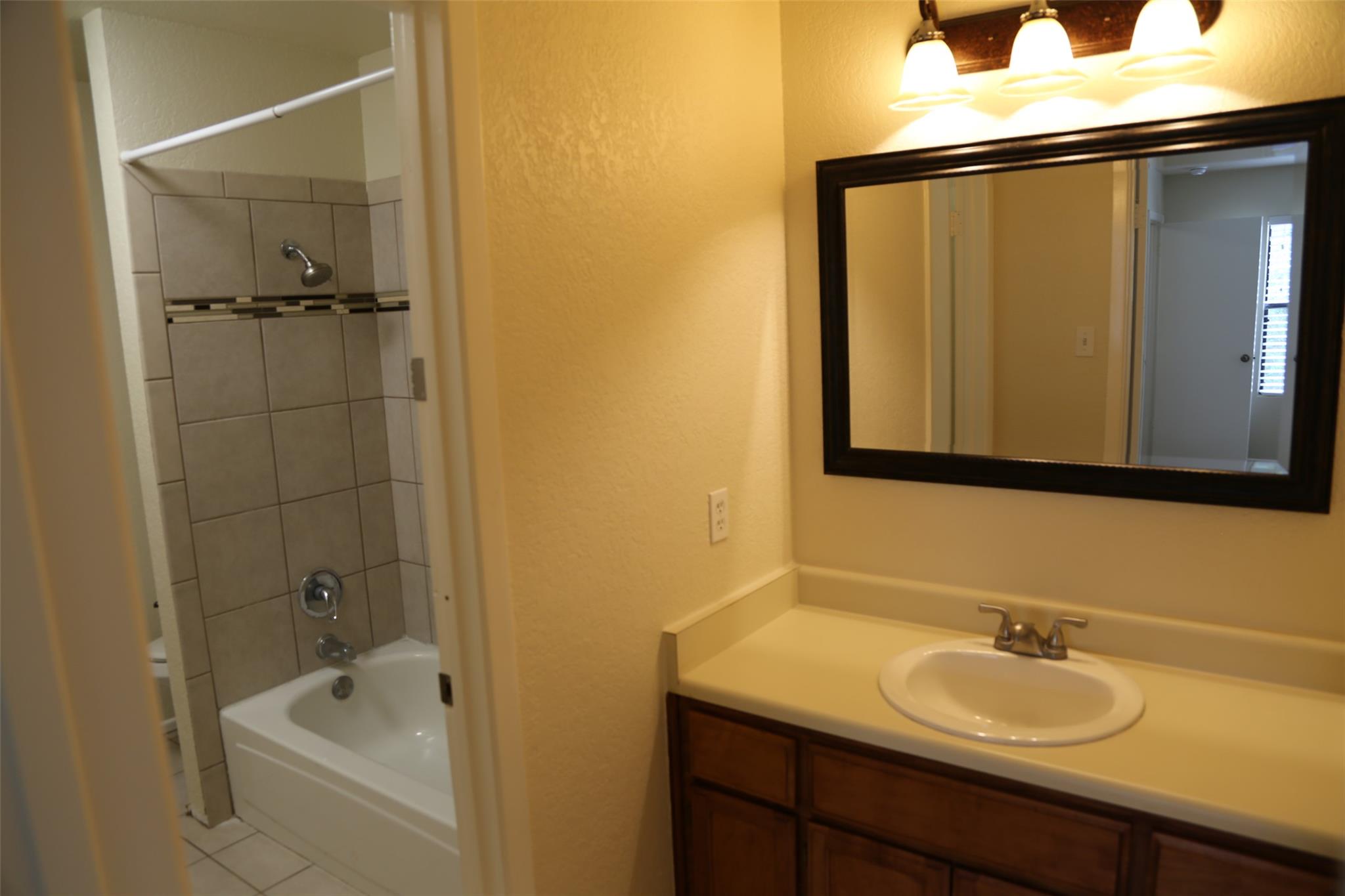 4 Deerfield Dr # D, Wimberley, TX 78676