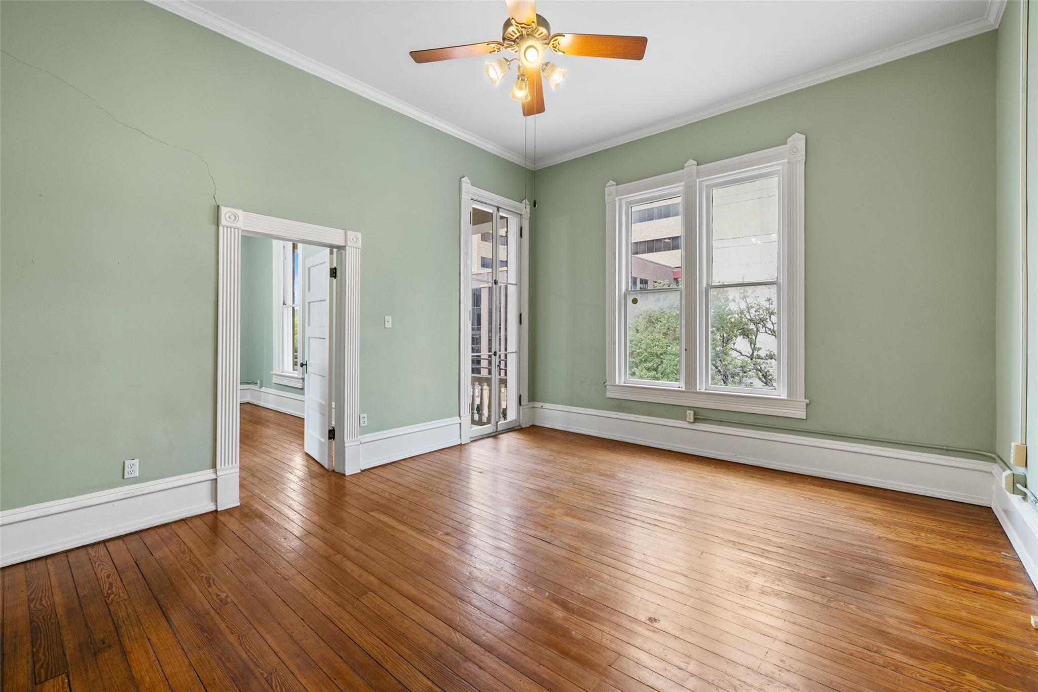 109 E 10th St, Austin, TX 78701