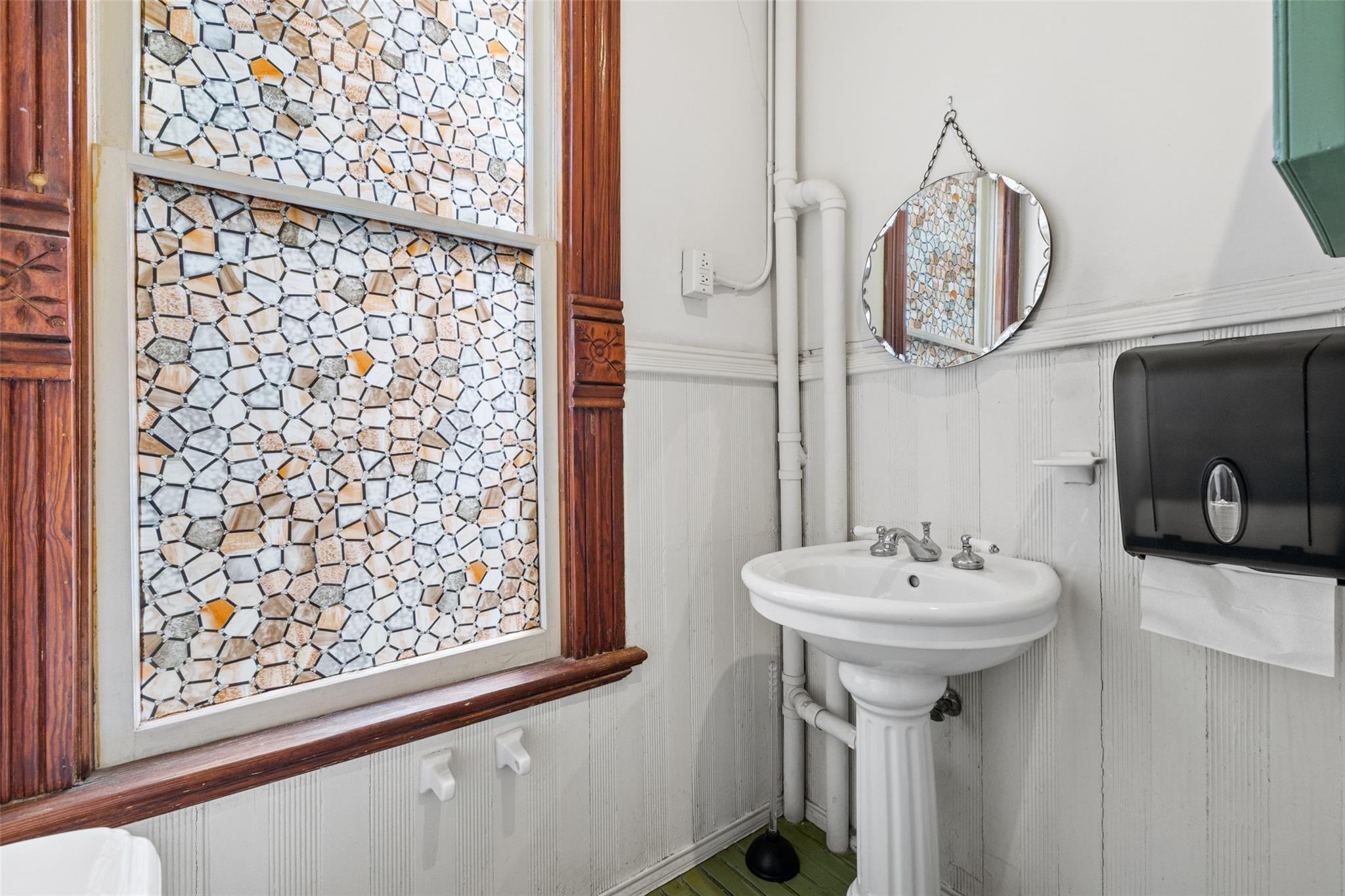 109 E 10th St, Austin, TX 78701