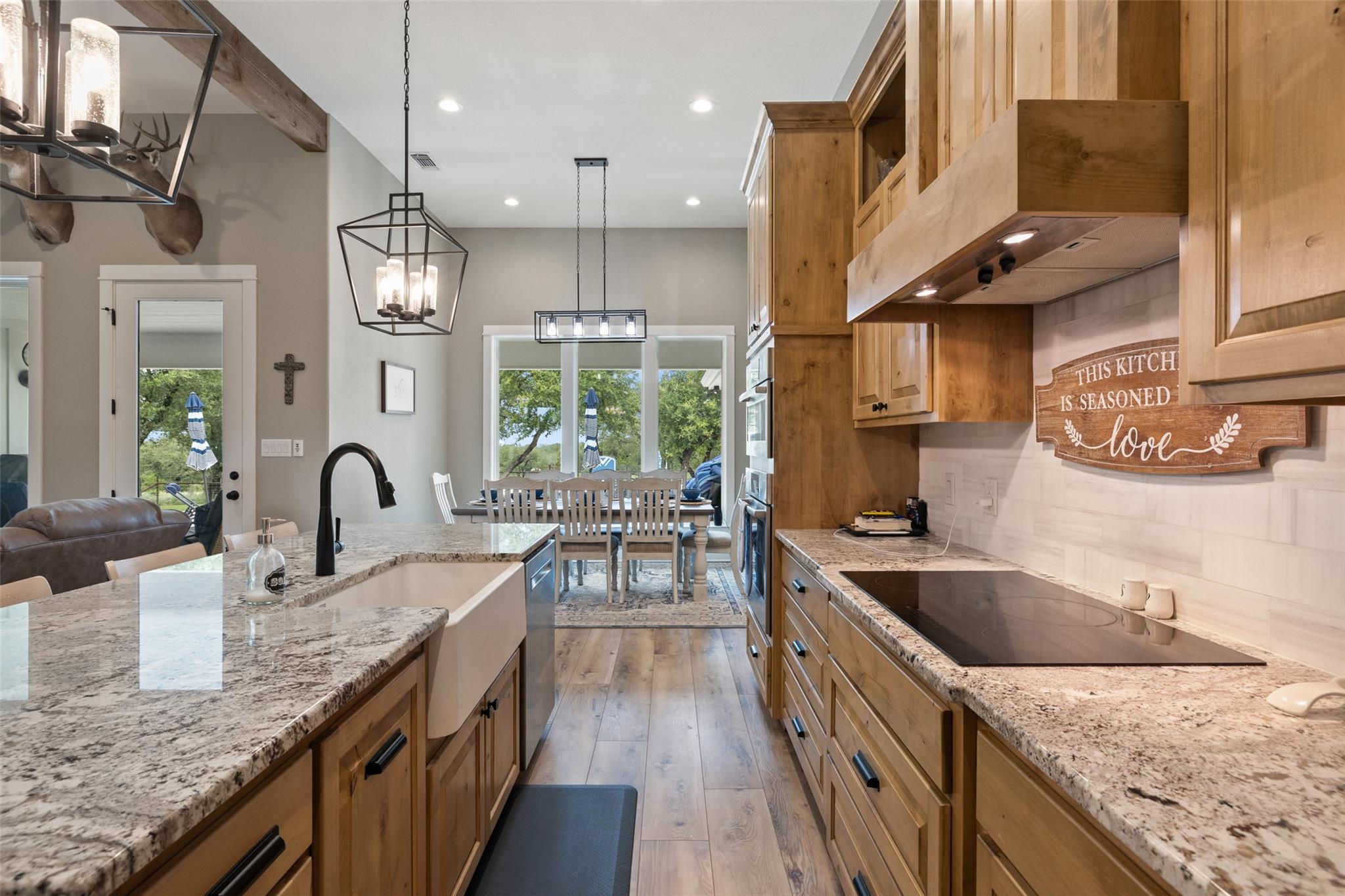 210 Levon Ln, Burnet, TX 78611